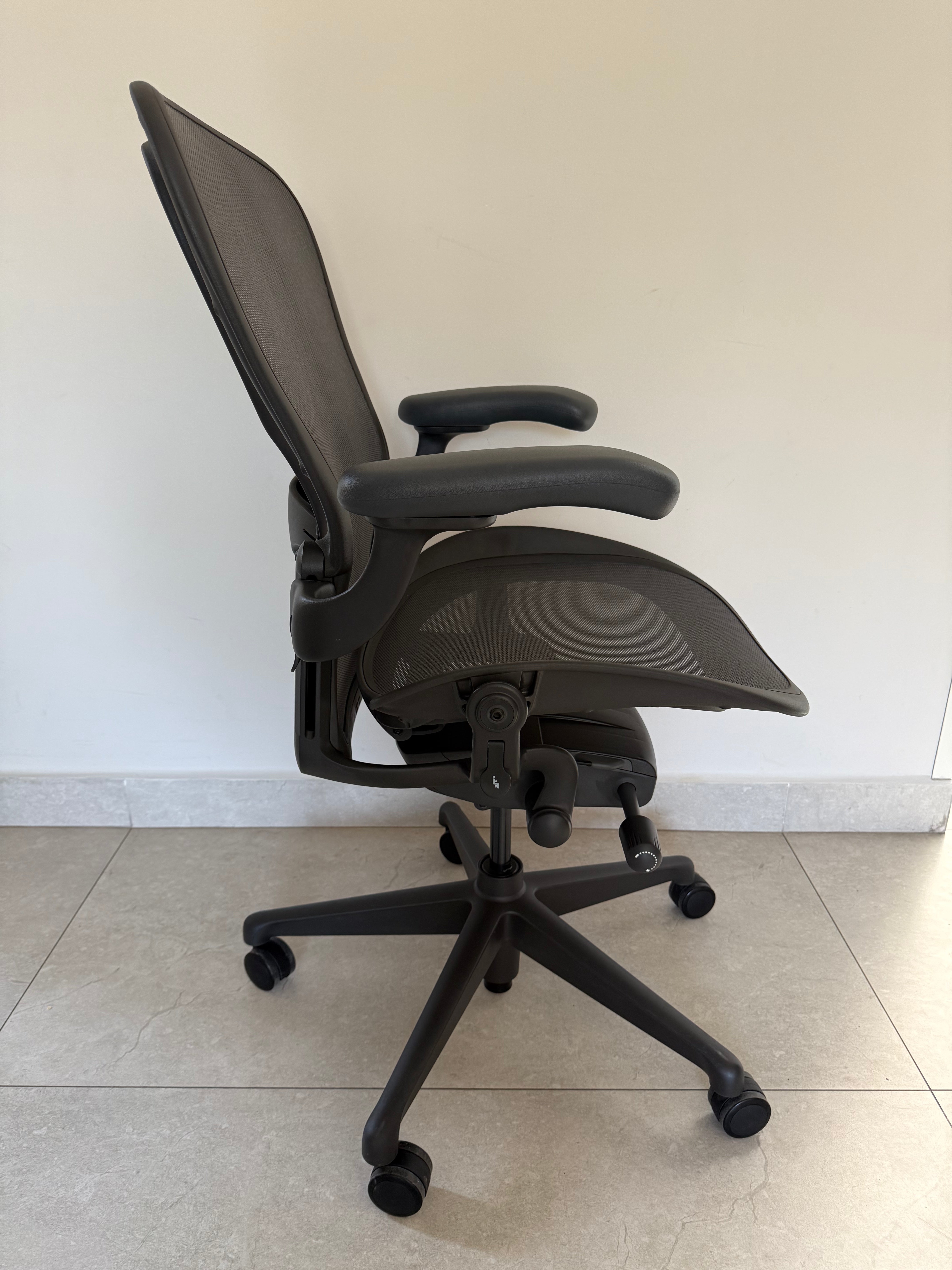 Aeron Herman Miller Grafito Remastered Talla C - Preowned