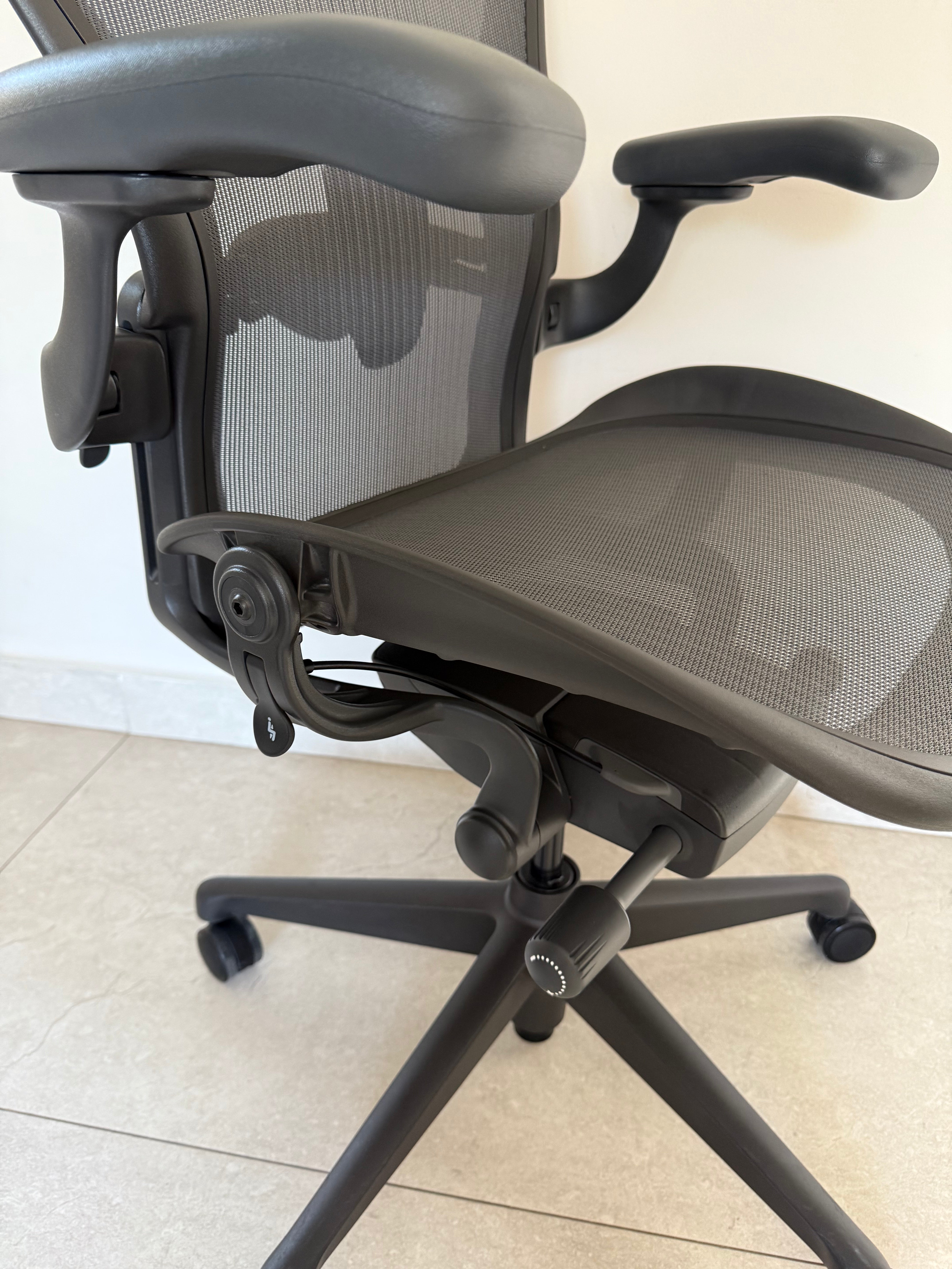 Aeron Herman Miller Grafito Remastered Talla C - Preowned