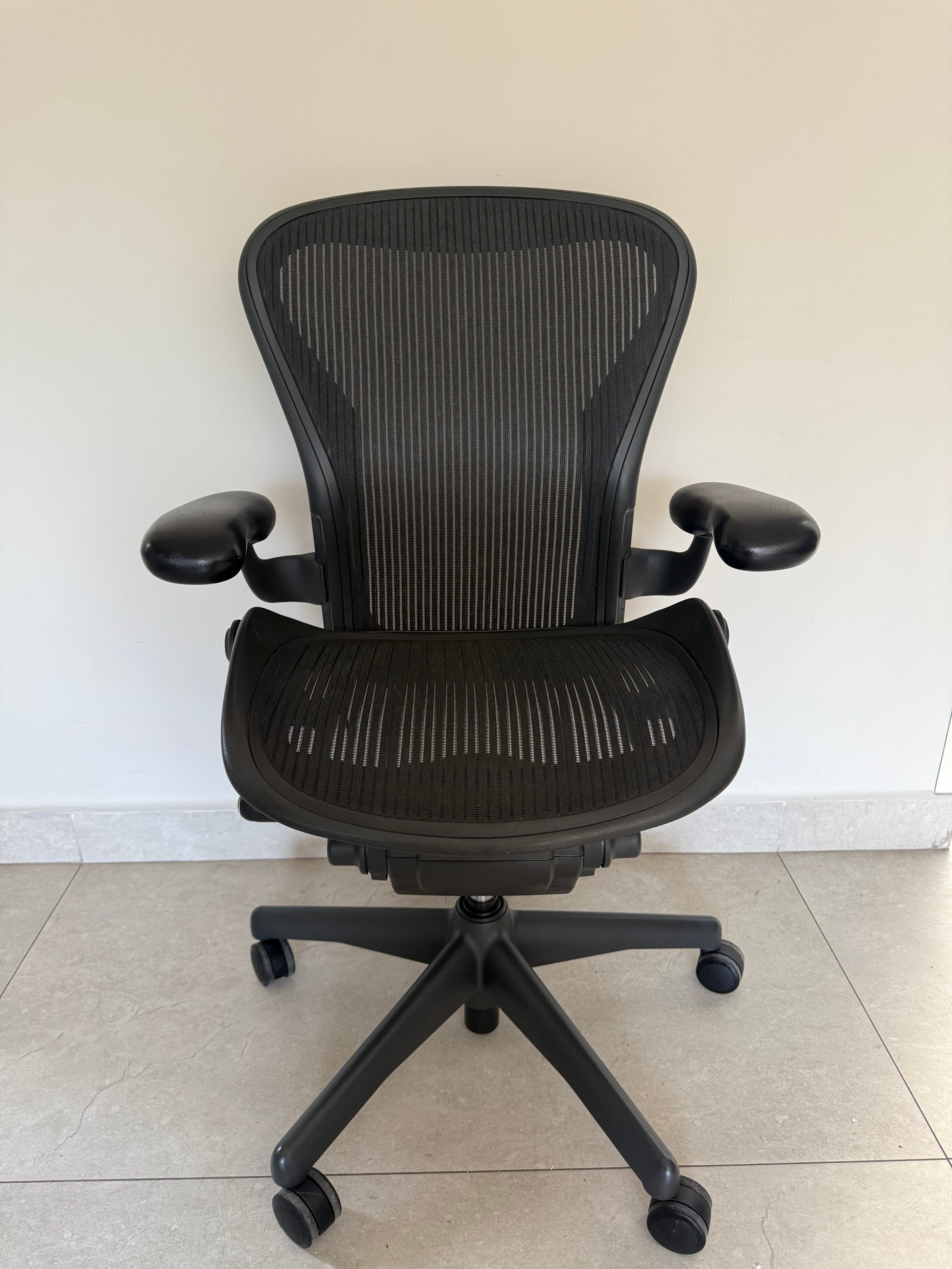 Aeron Herman Miller Classic Grafito Talla B - Preowned