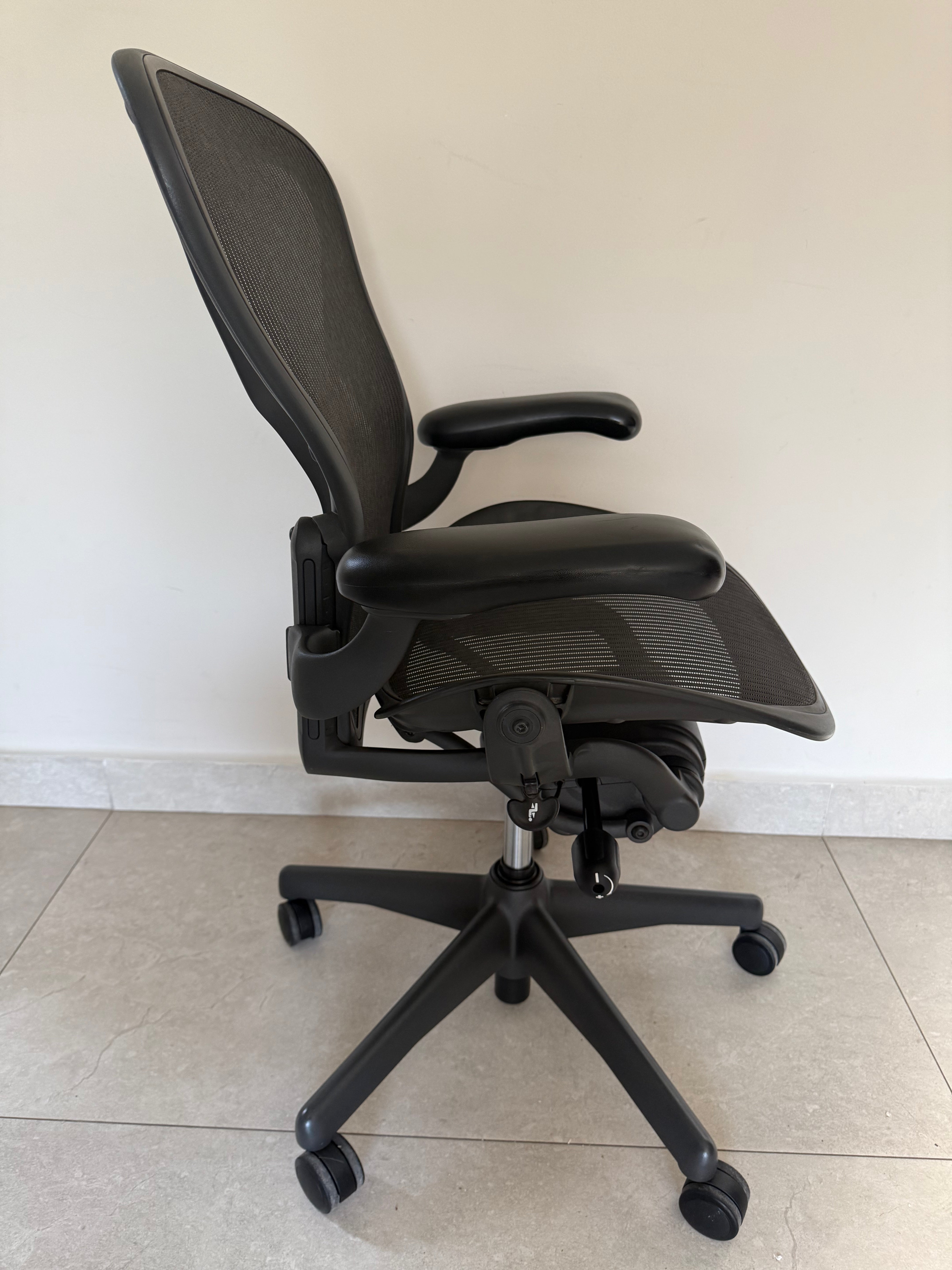 Aeron Herman Miller Classic Grafito Talla B - Preowned