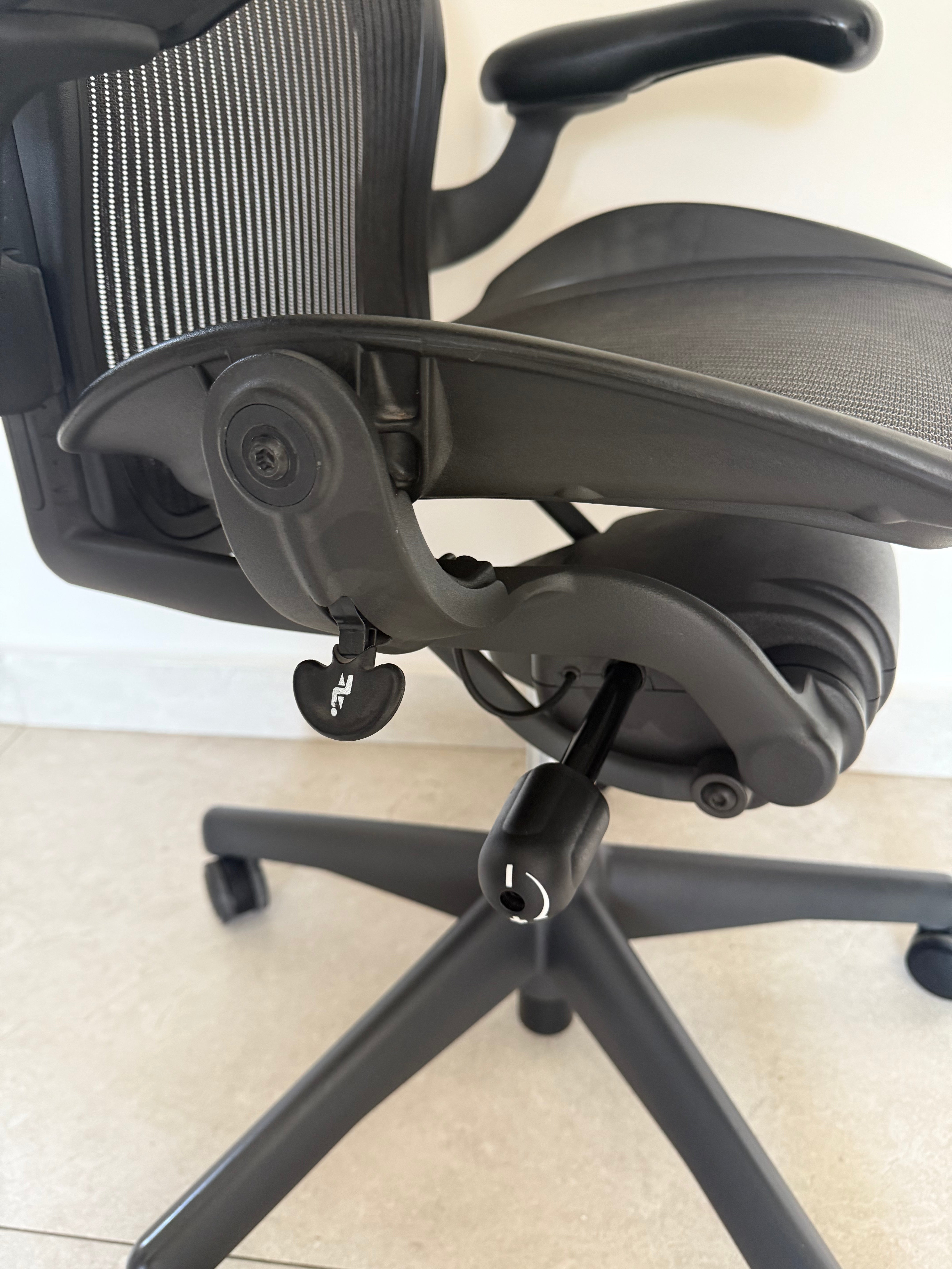 Aeron Herman Miller Classic Grafito Talla B - Preowned