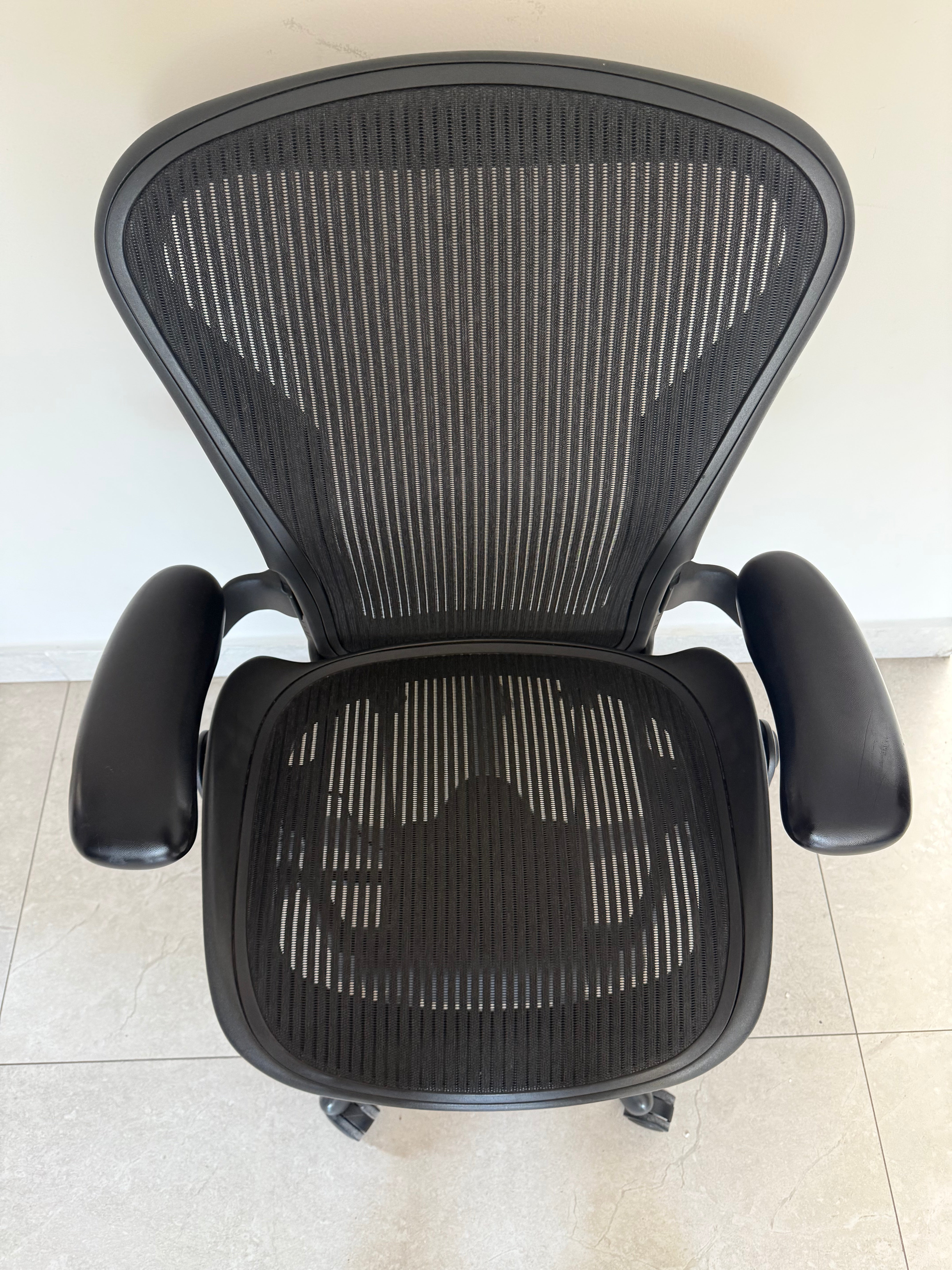 Aeron Herman Miller Classic Grafito Talla B - Preowned