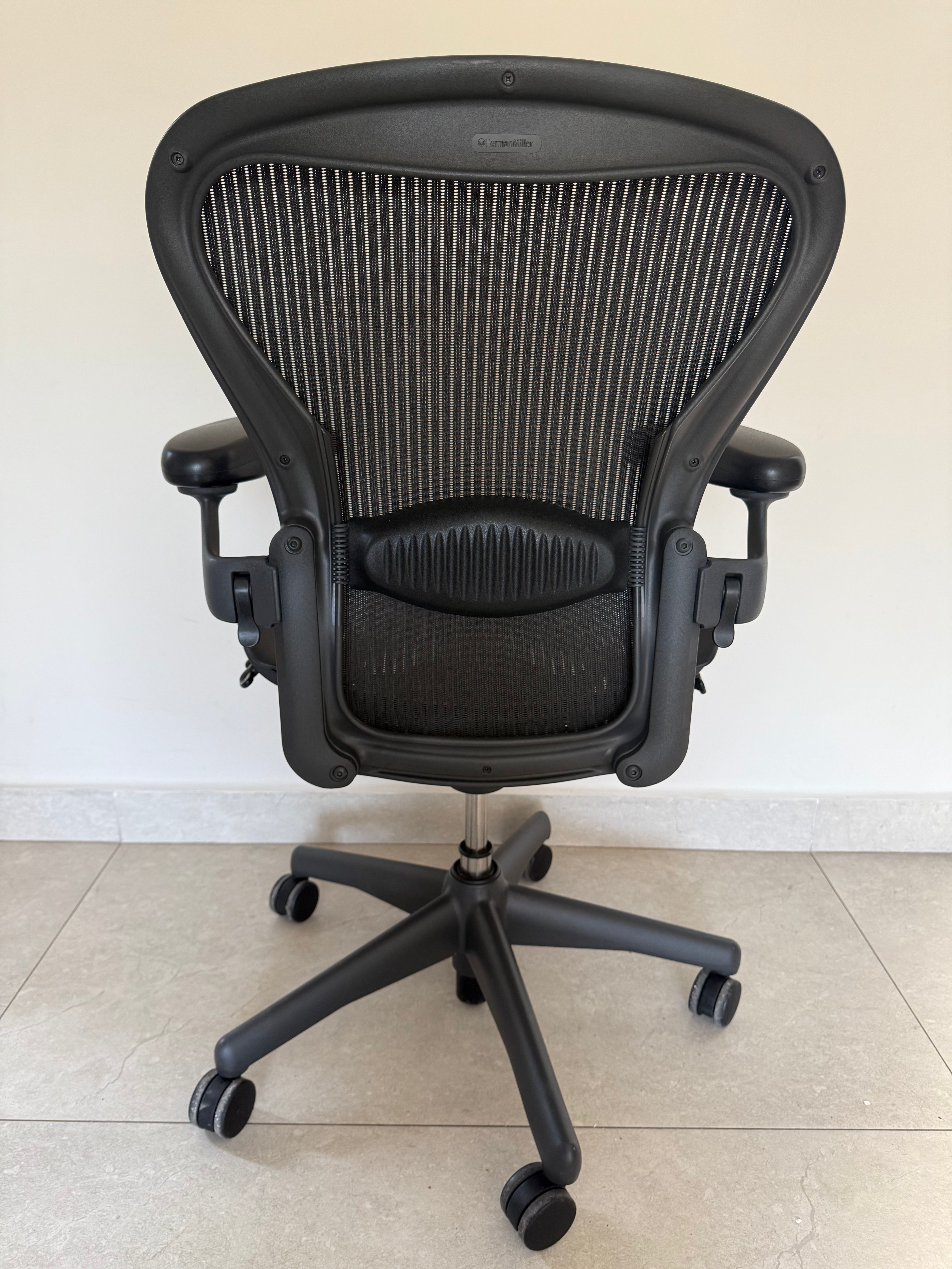 Aeron Herman Miller Classic Grafito B Equipada - Preowned