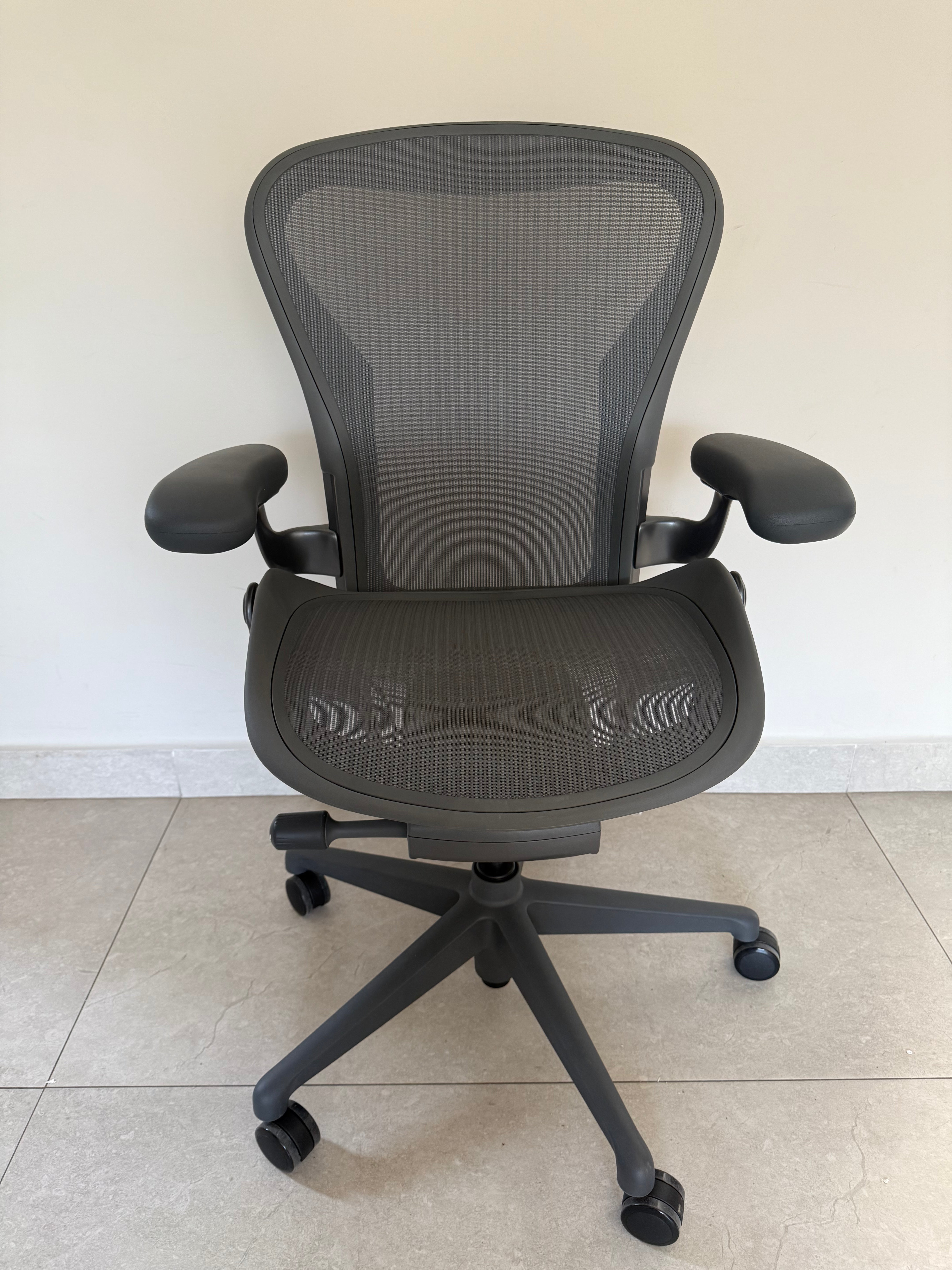 Silla Aeron Herman Miller Grafito Talla B Nueva