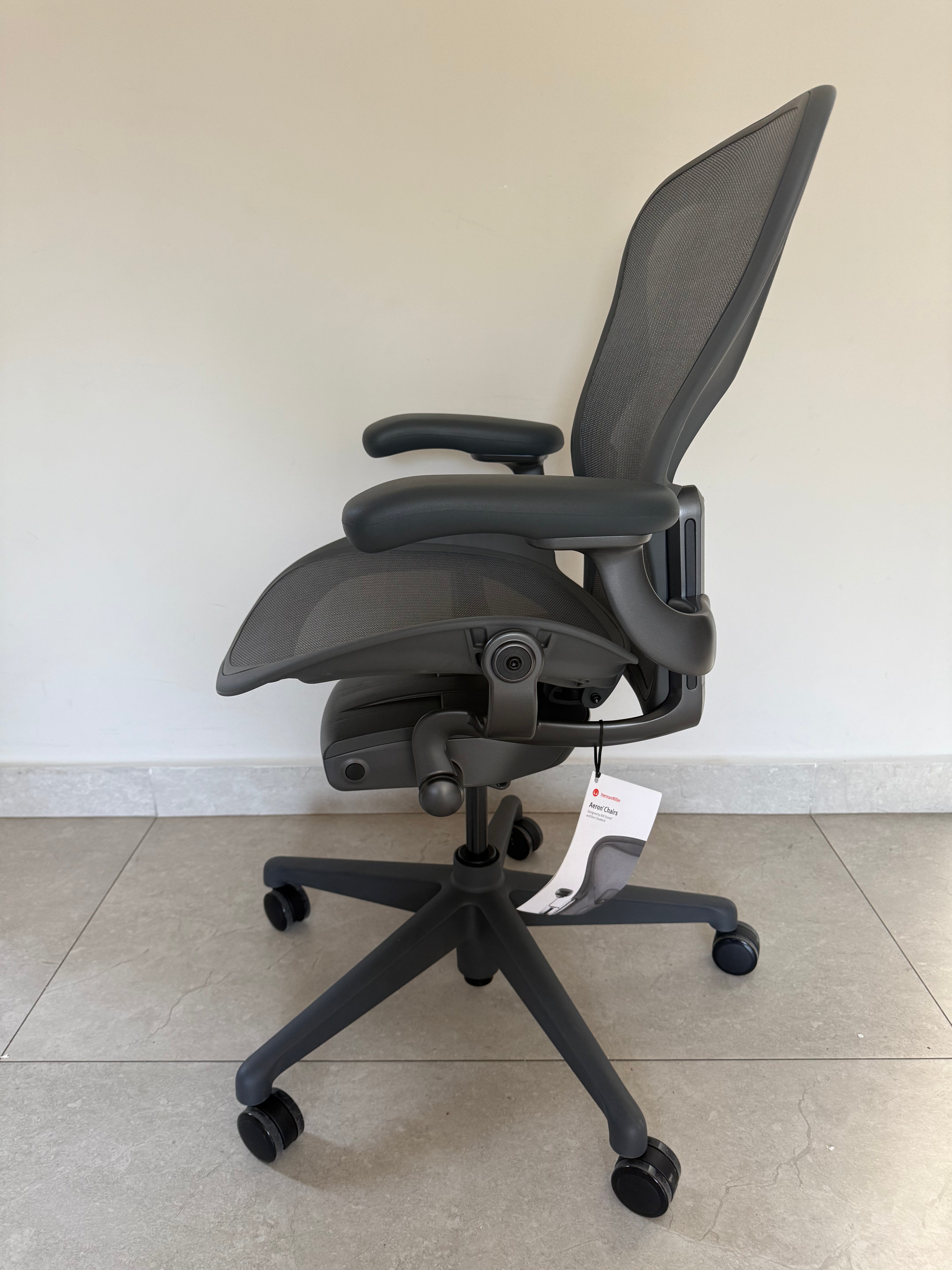 Silla Aeron Herman Miller Grafito Talla B Nueva