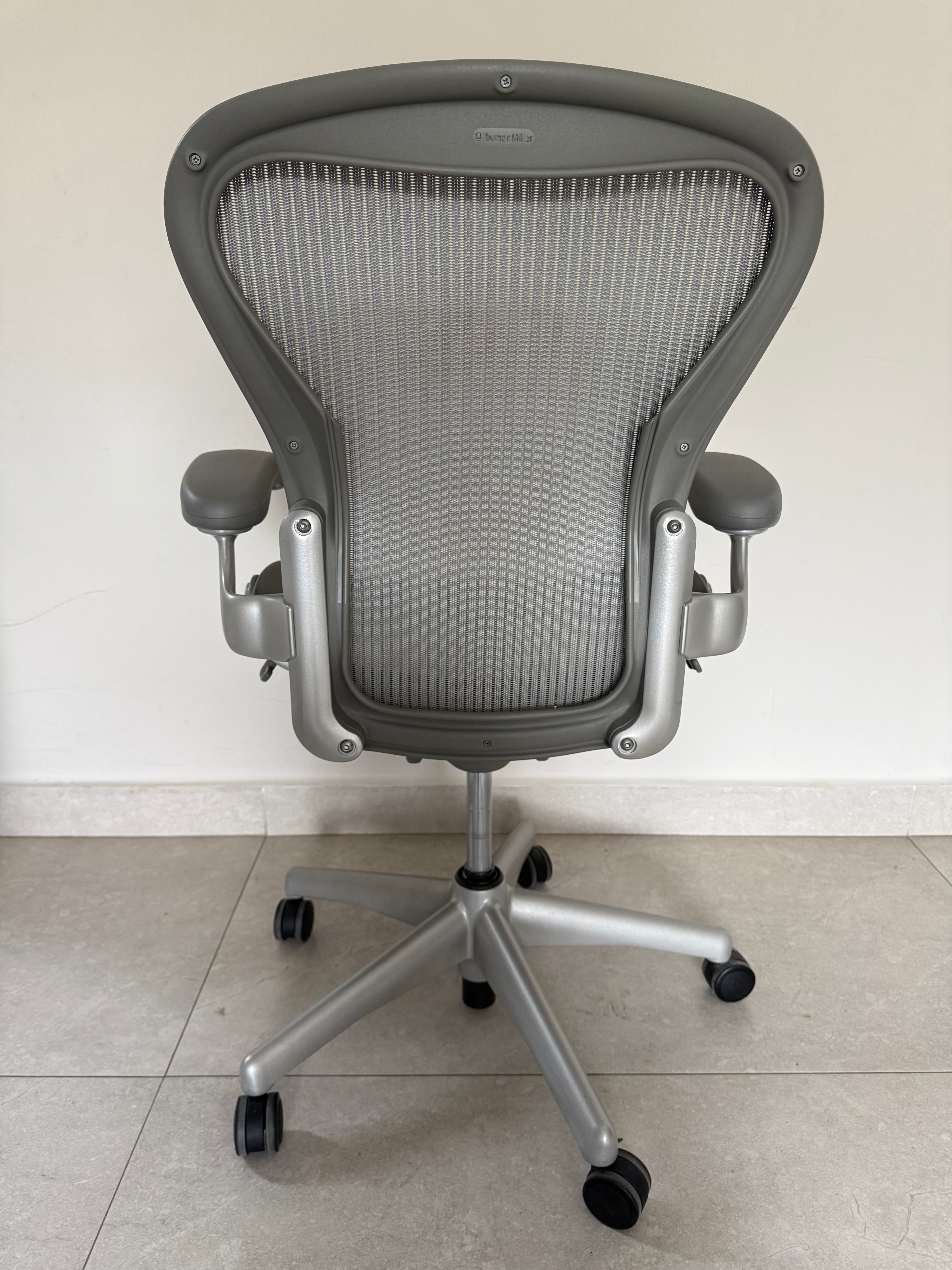 Aeron Herman Miller Classic Gris Talla B - Preowned