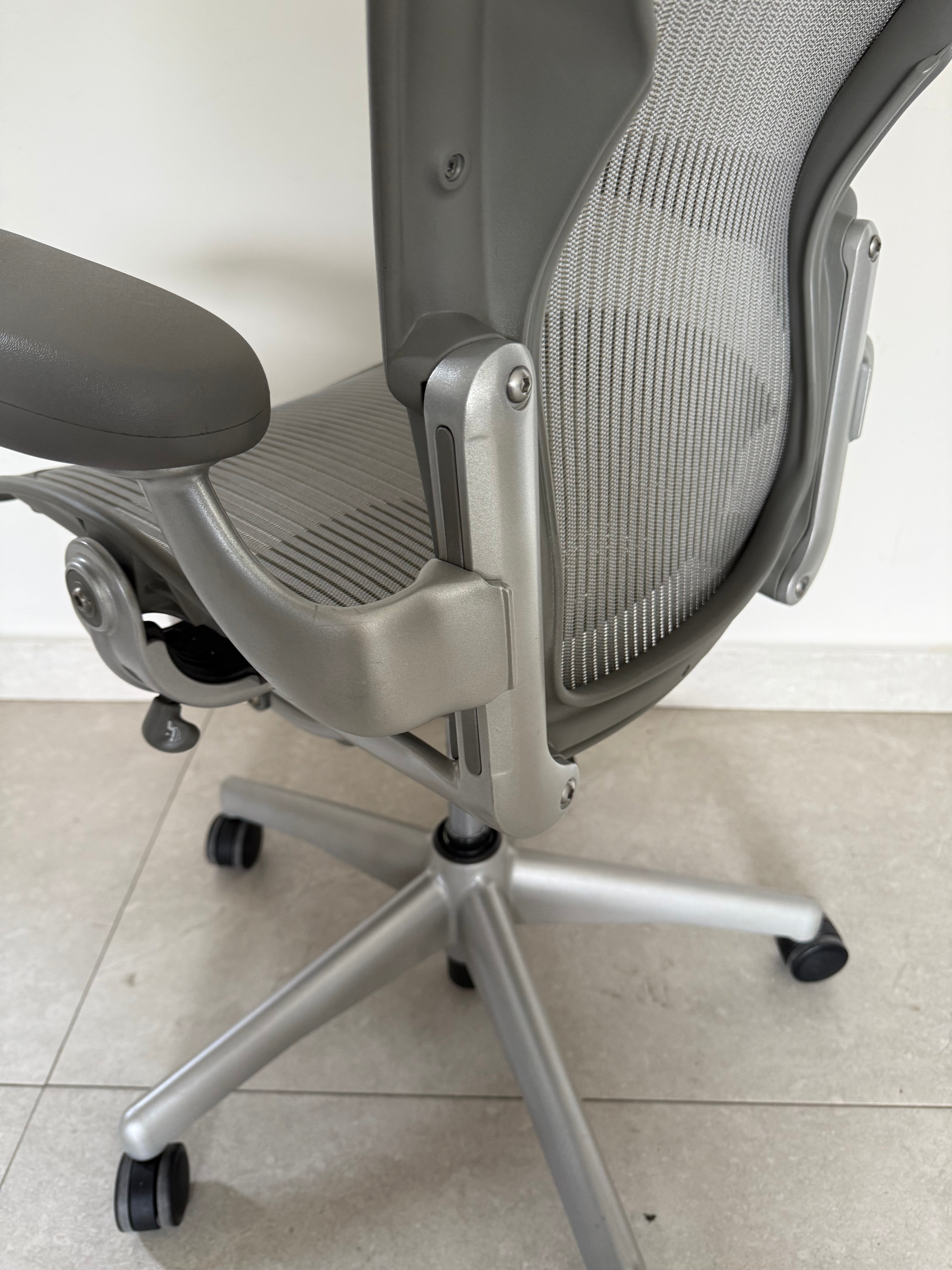Aeron Herman Miller Classic Gris Talla B - Preowned