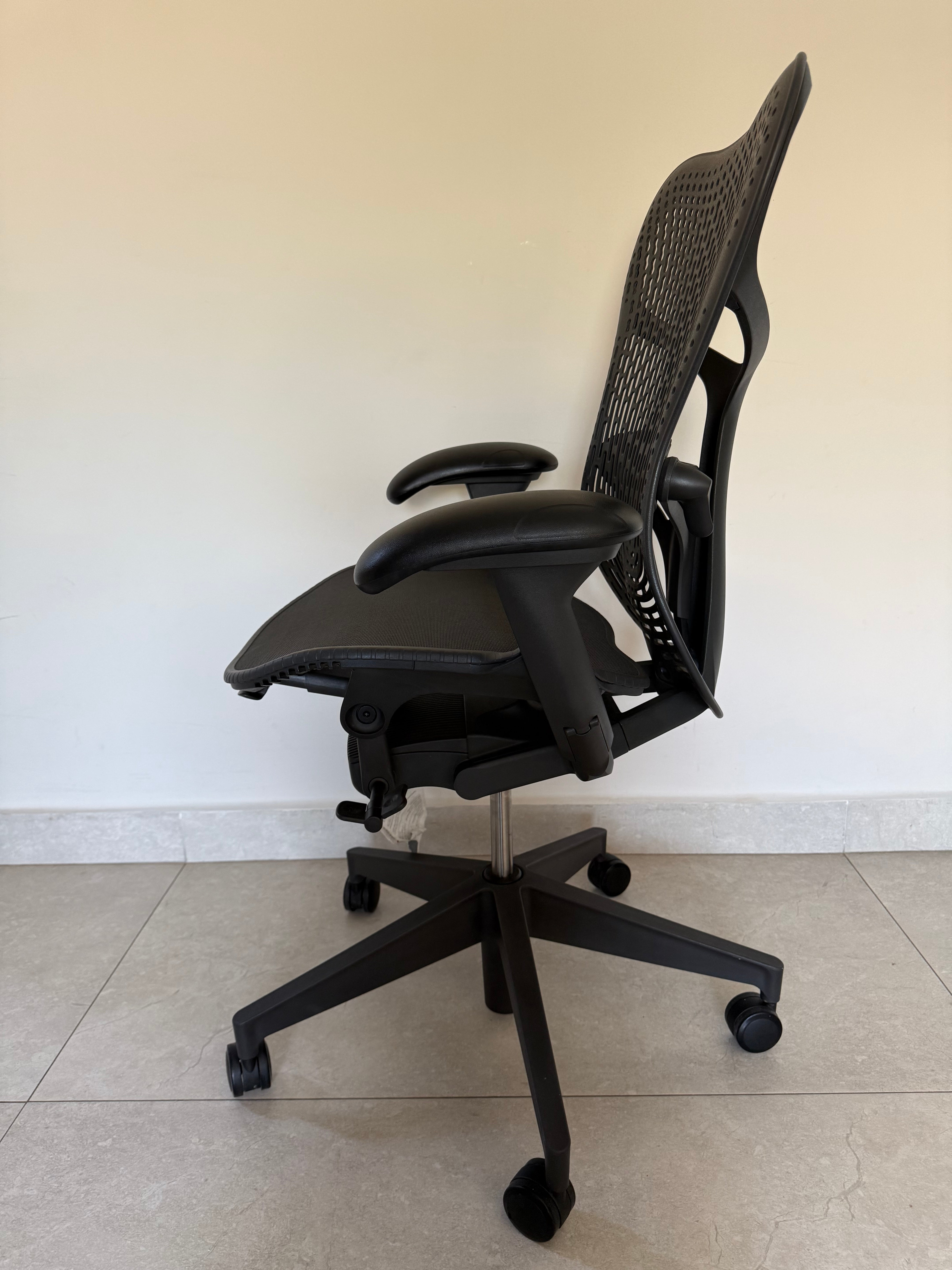Silla Mirra 2 Equipada Herman Miller - Preowned