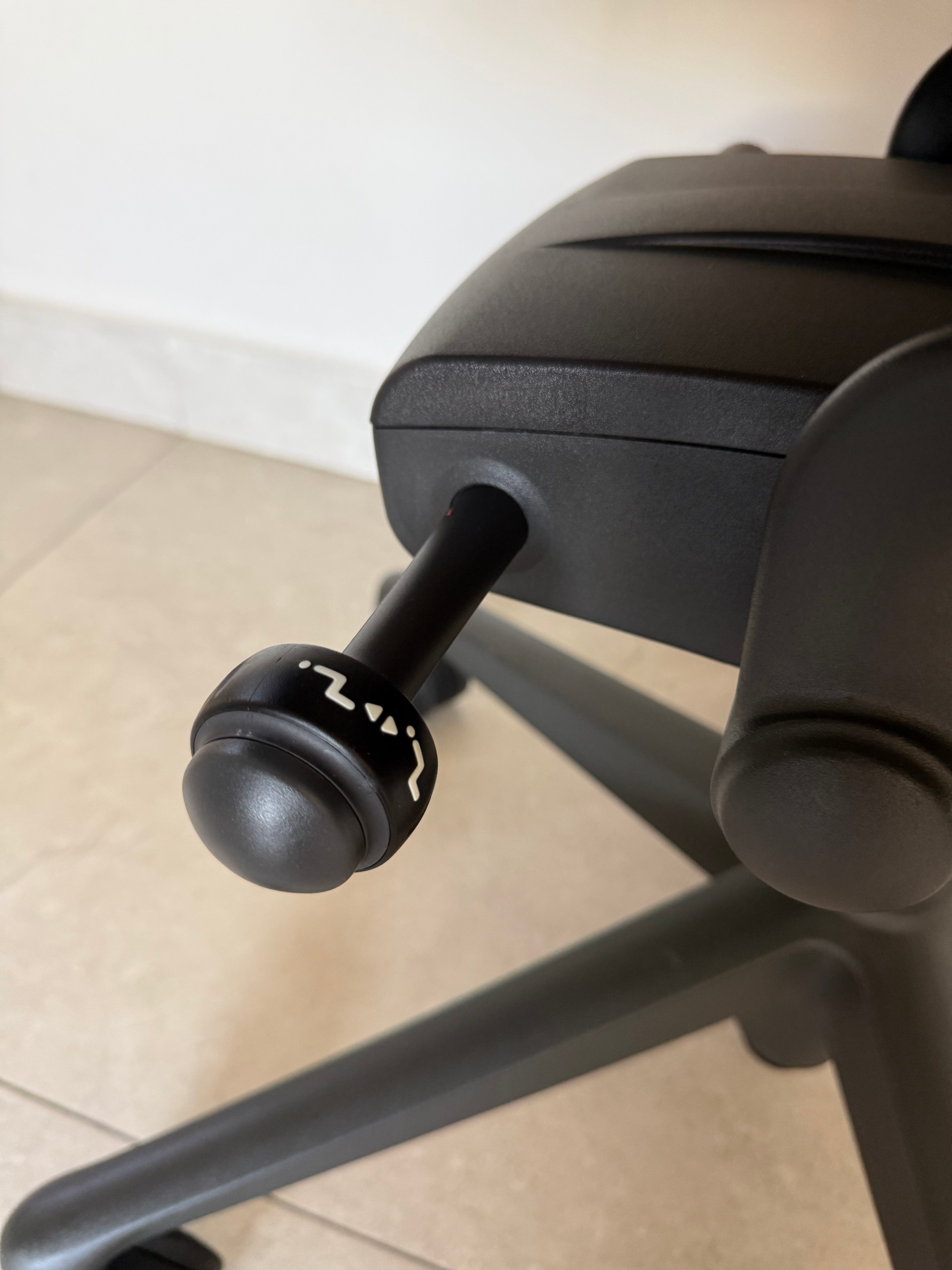 Aeron Herman Miller Grafito Remastered Talla B - Preowned