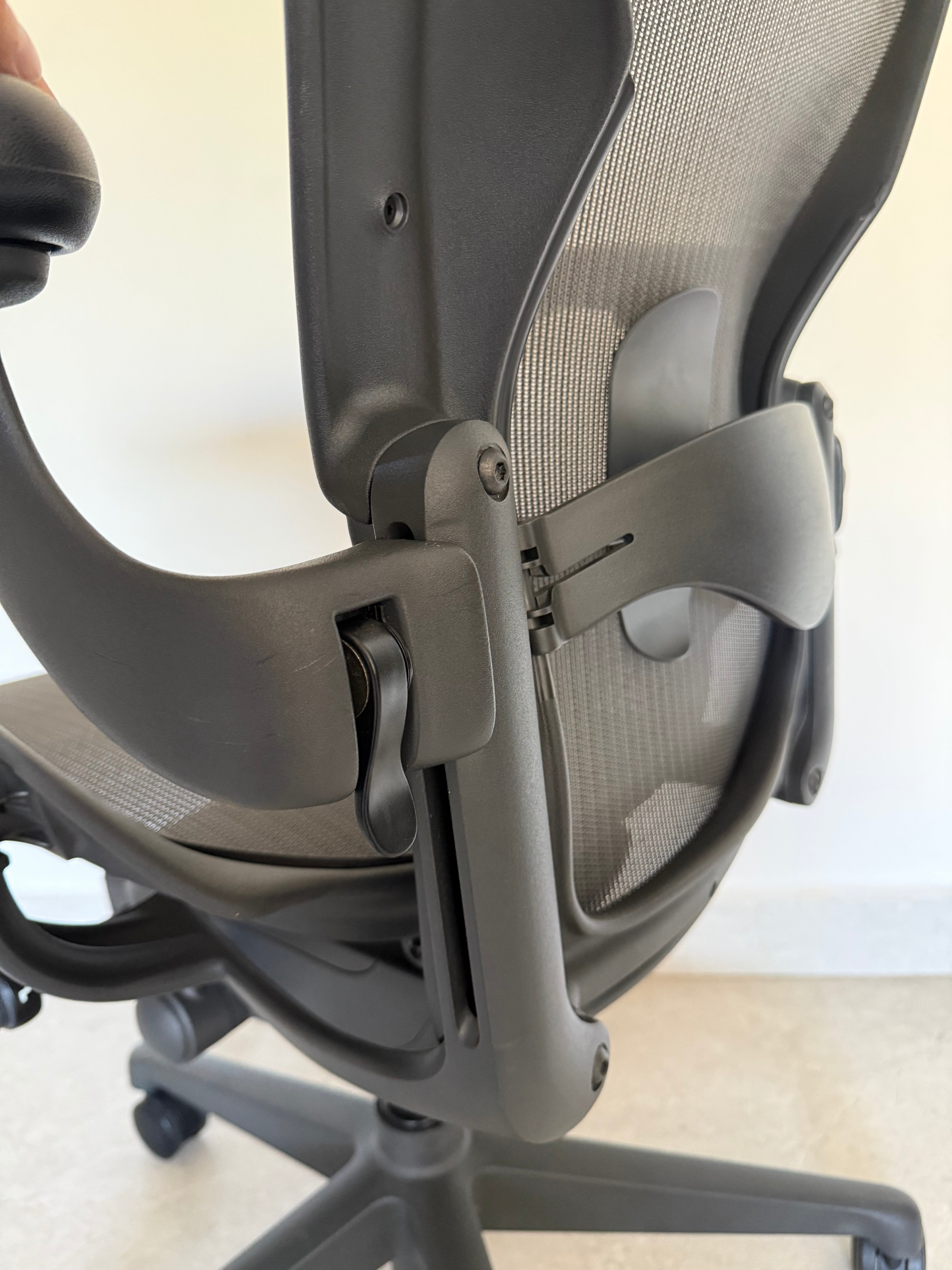 Aeron Herman Miller Grafito Remastered Talla B - Preowned