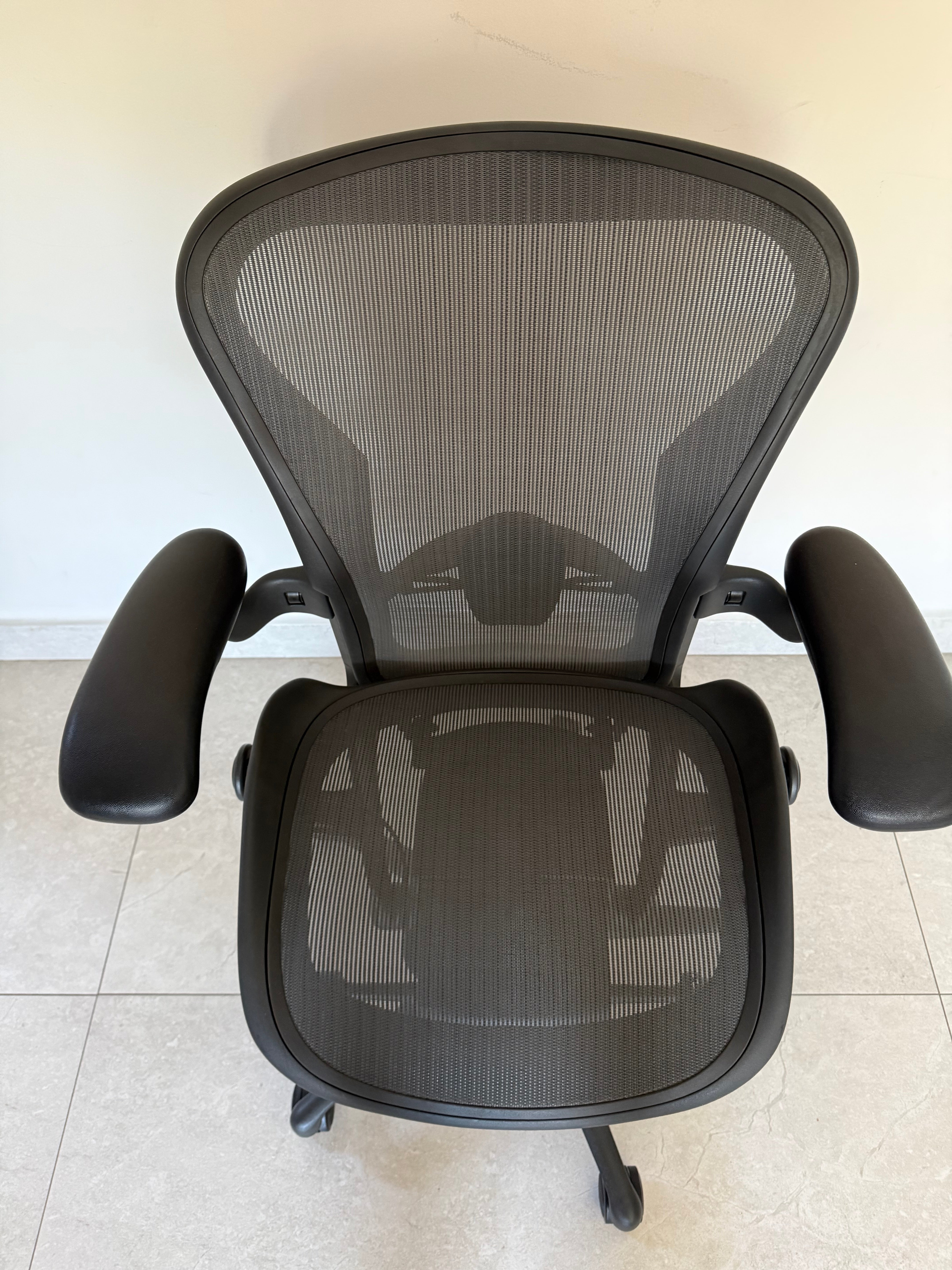 Aeron Herman Miller Grafito Remastered Talla B - Preowned