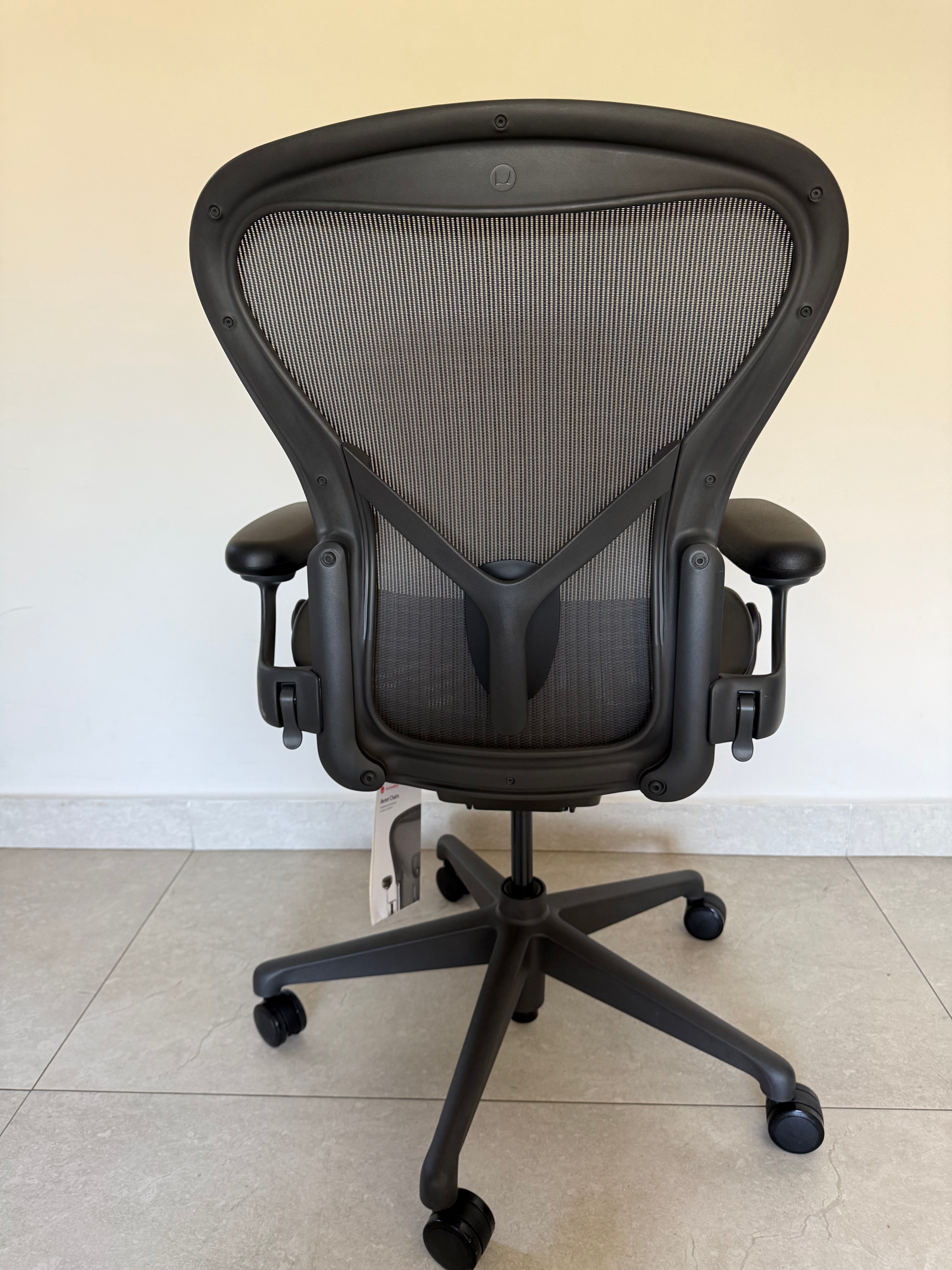 Aeron Herman Miller Grafito Soporte Y Talla B - Exhibicion
