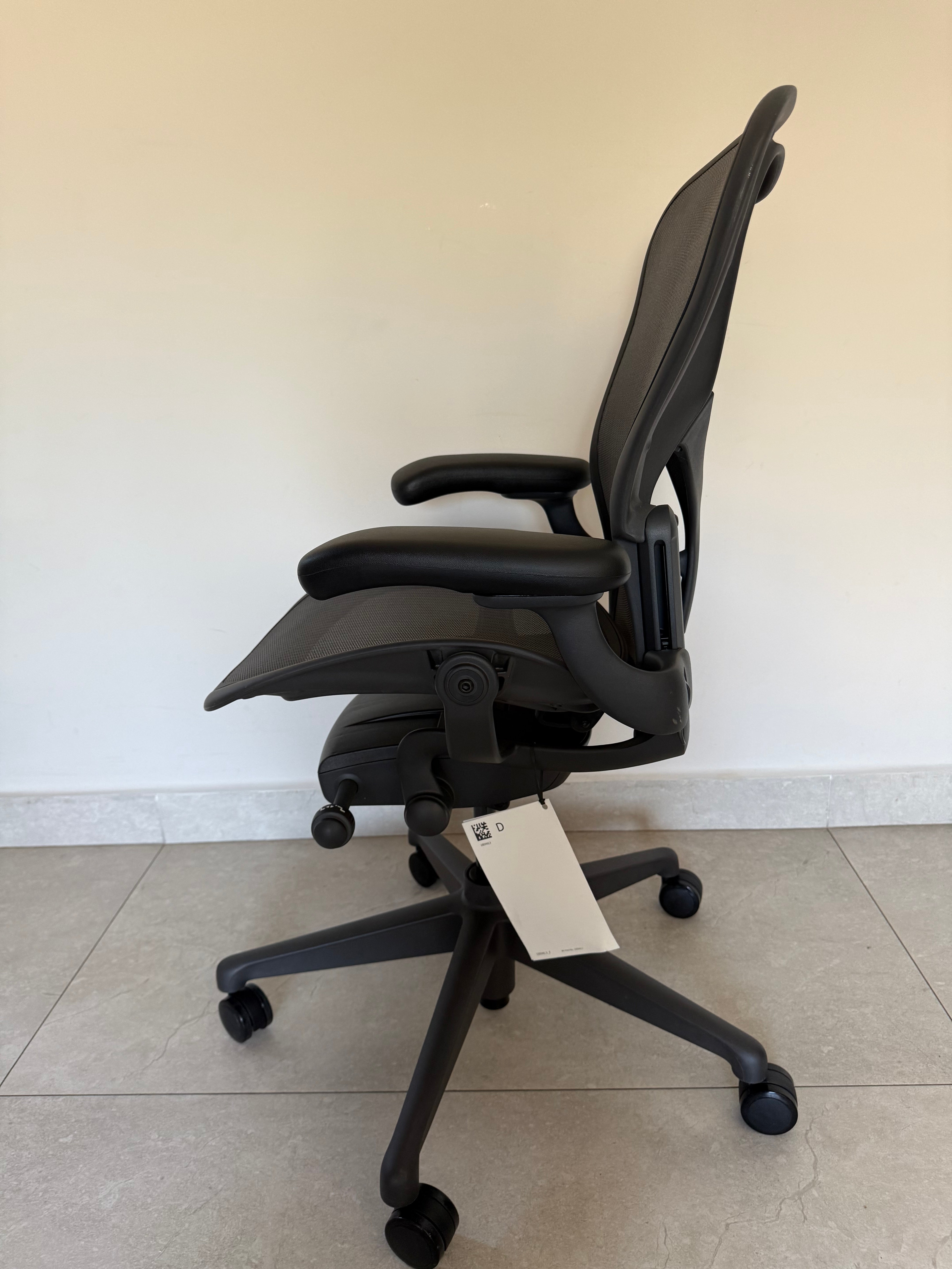 Aeron Herman Miller Grafito Soporte Y Talla B - Exhibicion