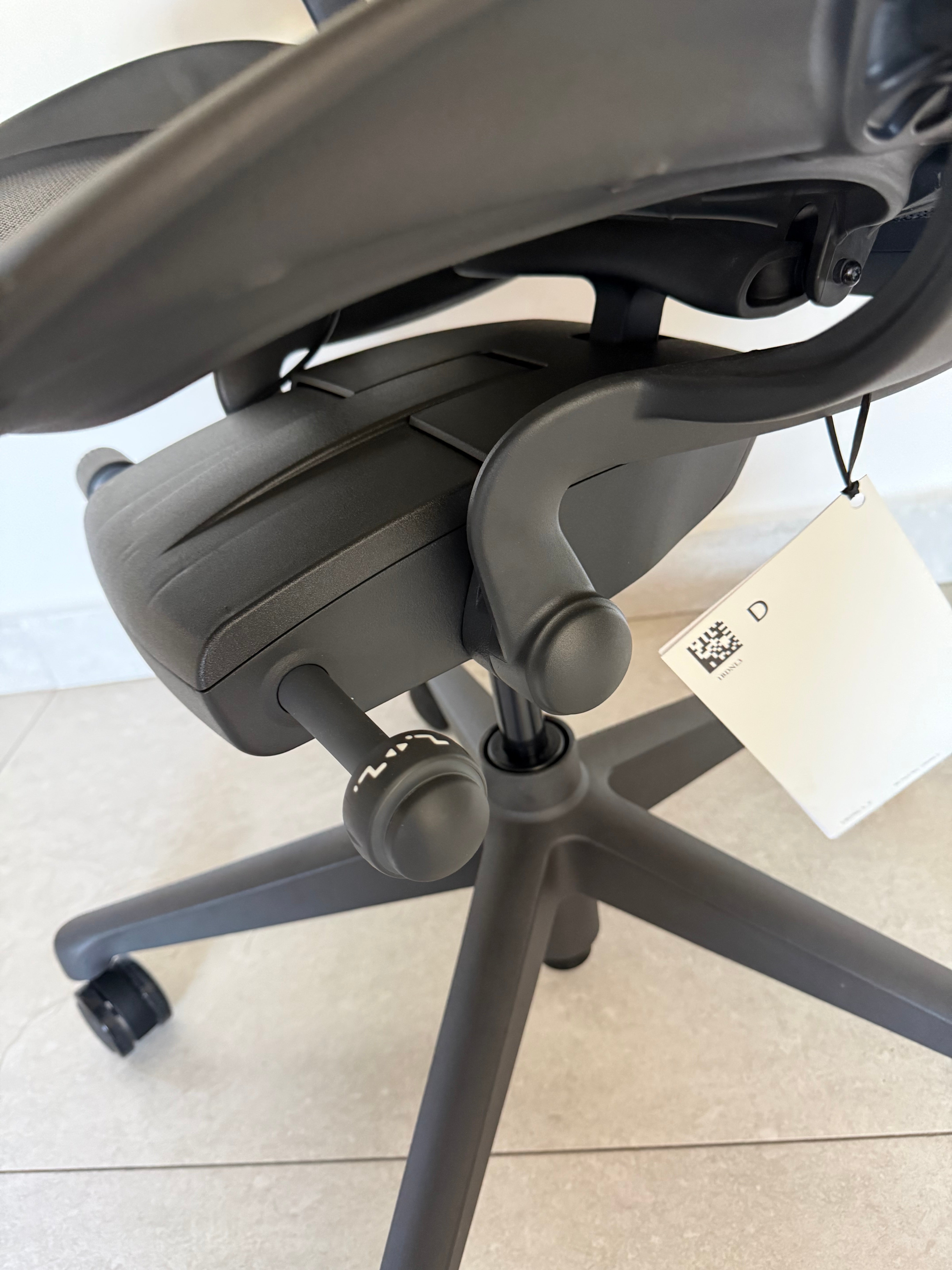 Aeron Herman Miller Grafito Soporte Y Talla B - Exhibicion