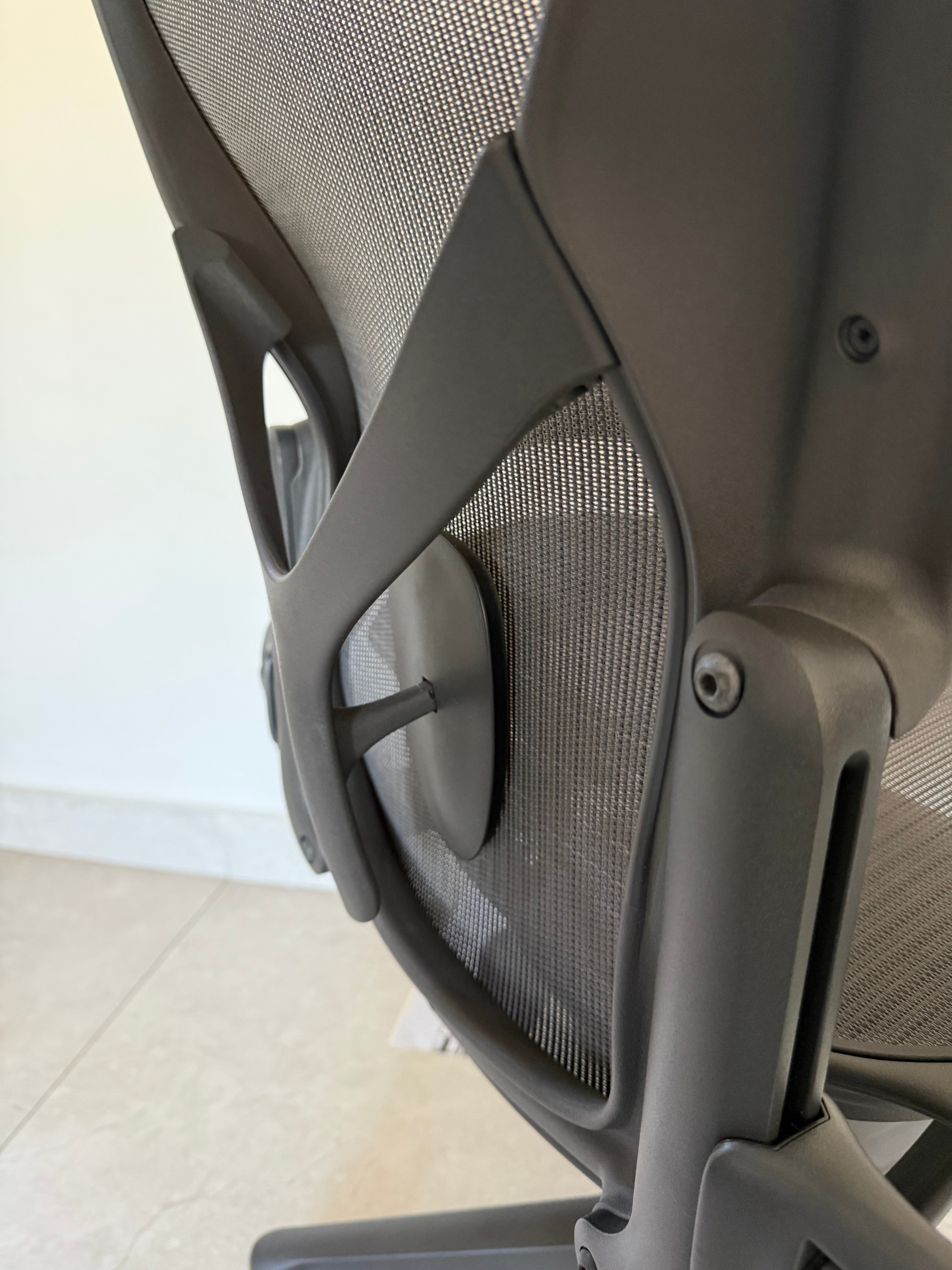 Aeron Herman Miller Grafito Soporte Y Talla B - Exhibicion