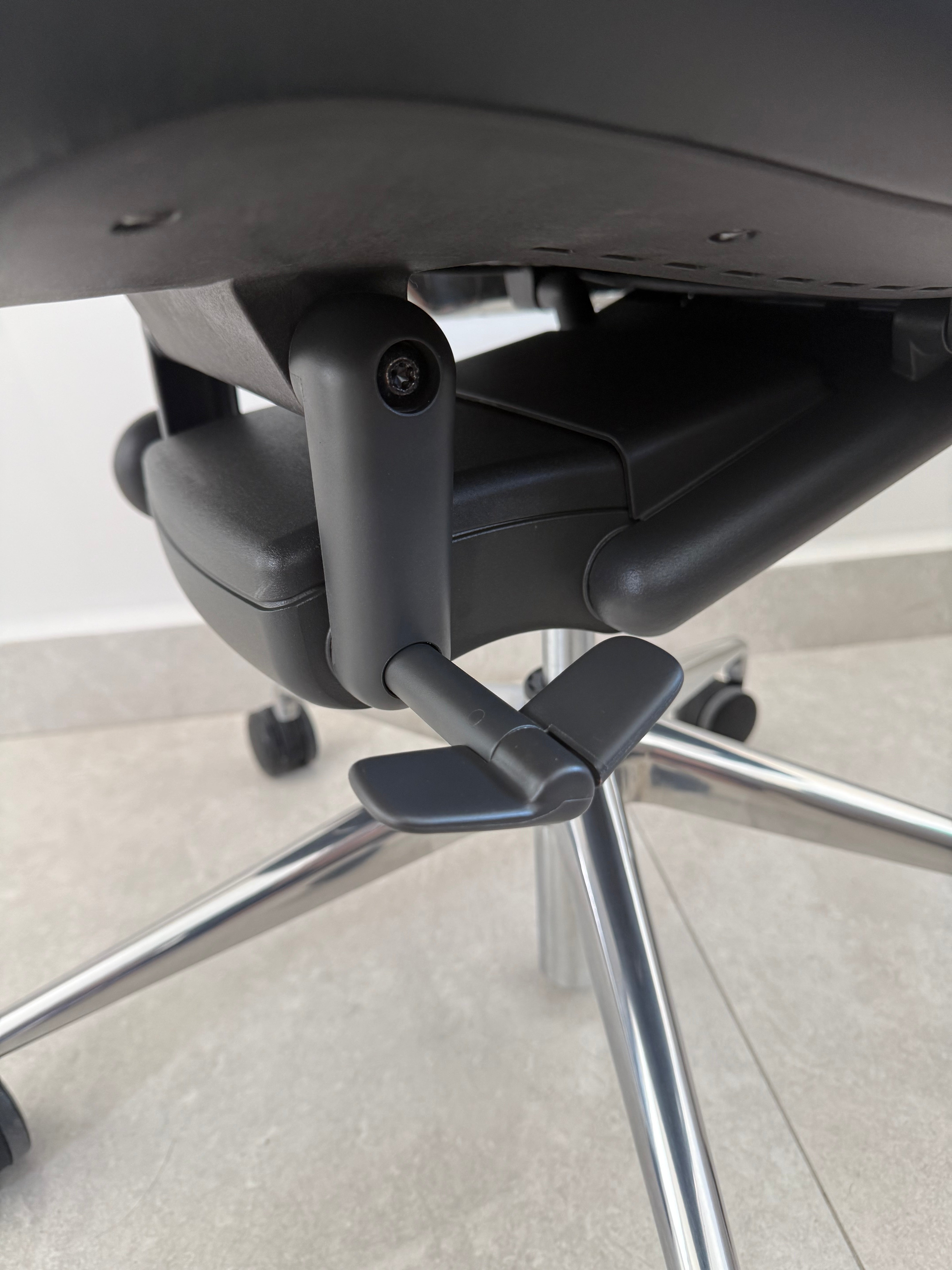 Taper Piel Negra Marca Geiger - Exhibición