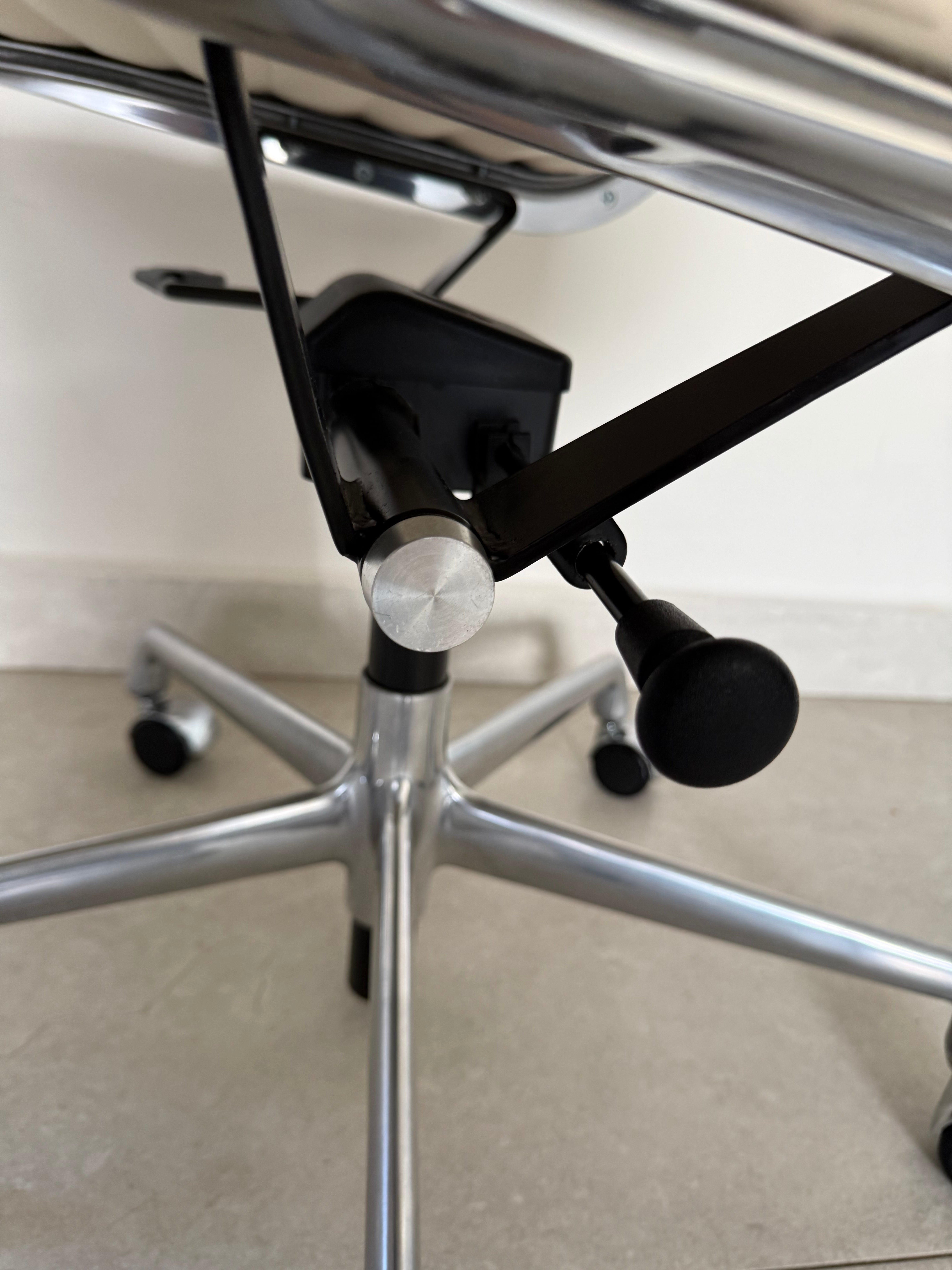 Silla Eames Herman Miller - Preowned