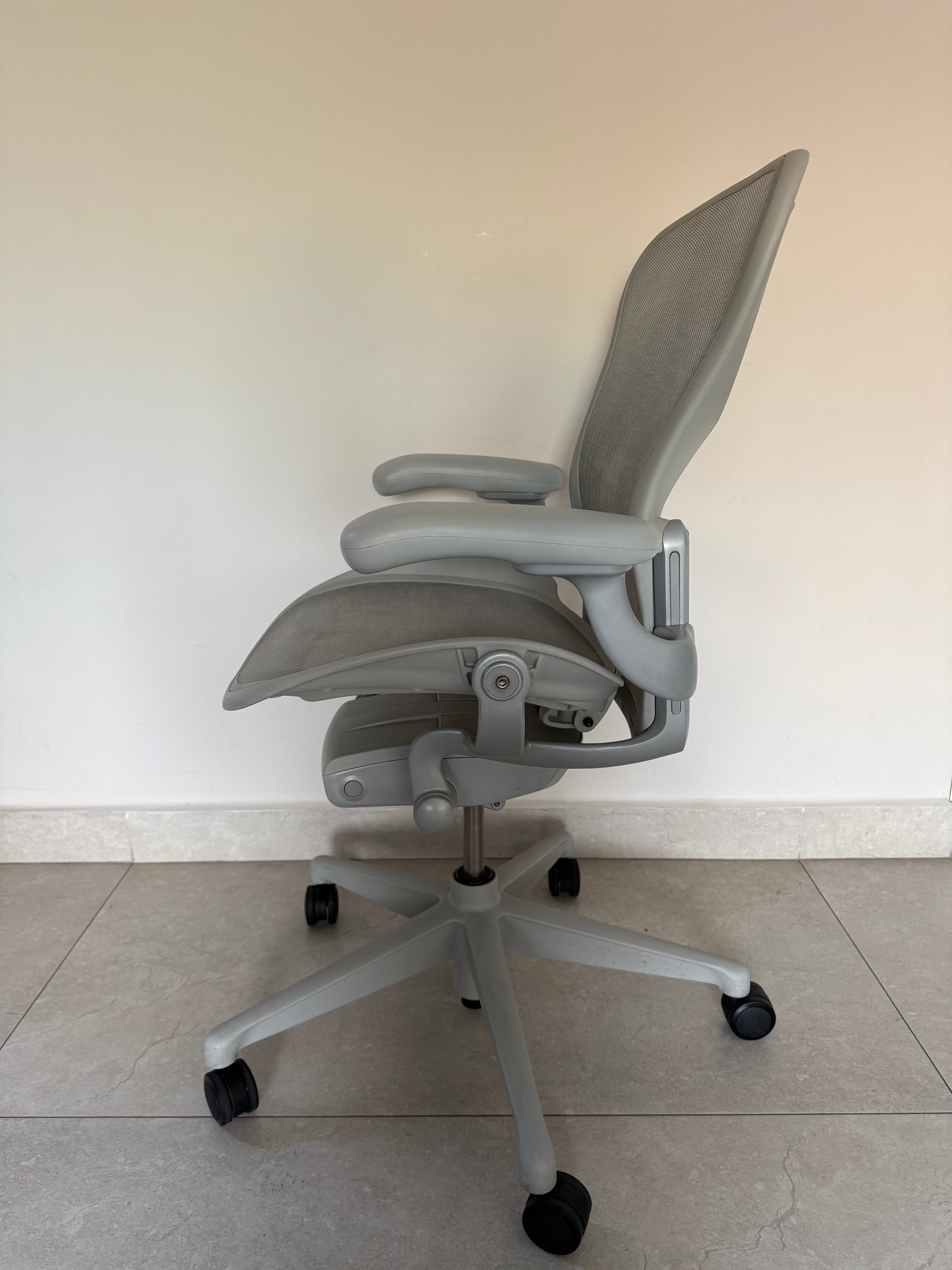 Silla Aeron Mineral Herman Miller - Preowned