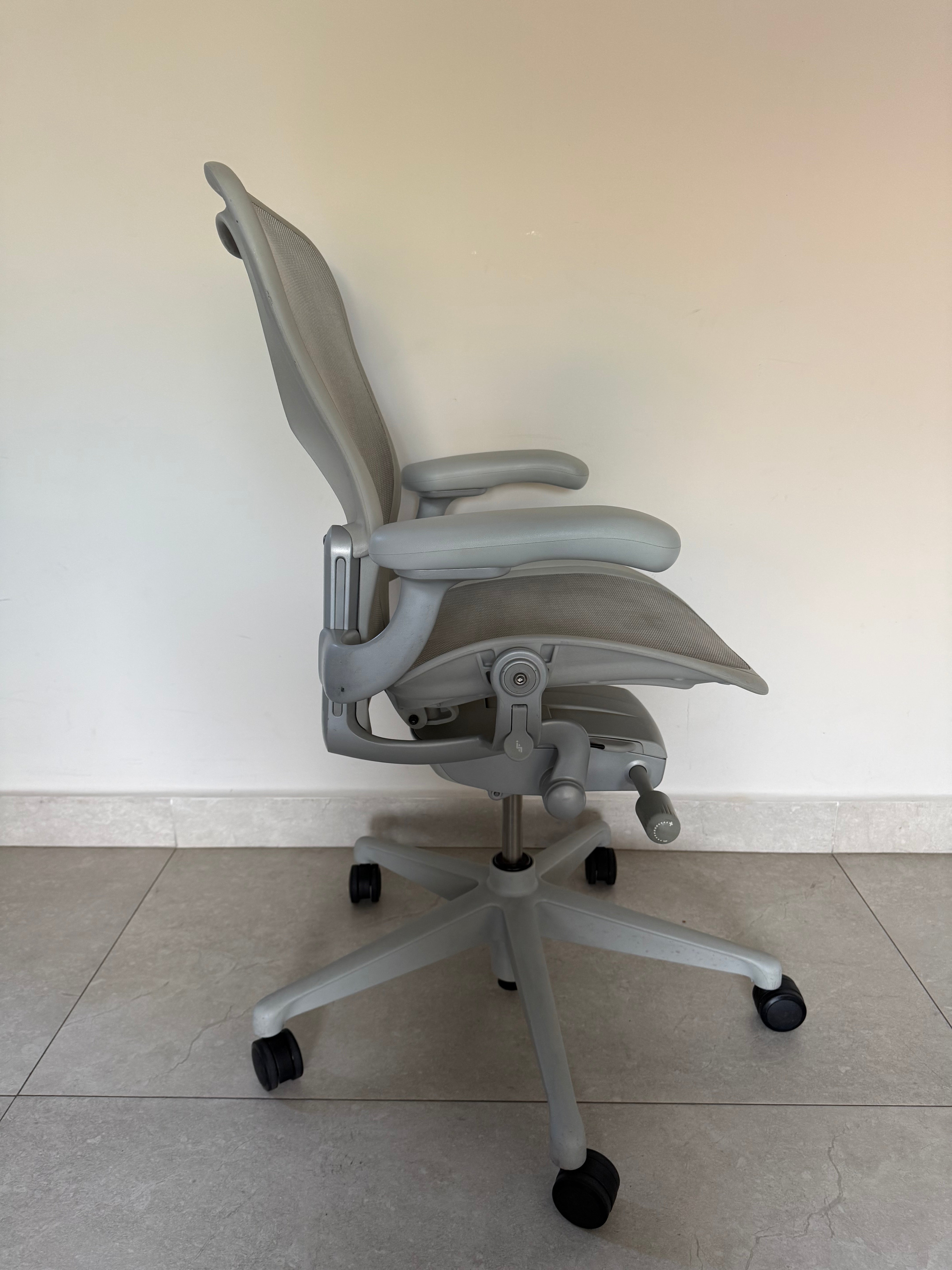 Silla Aeron Mineral Herman Miller - Preowned