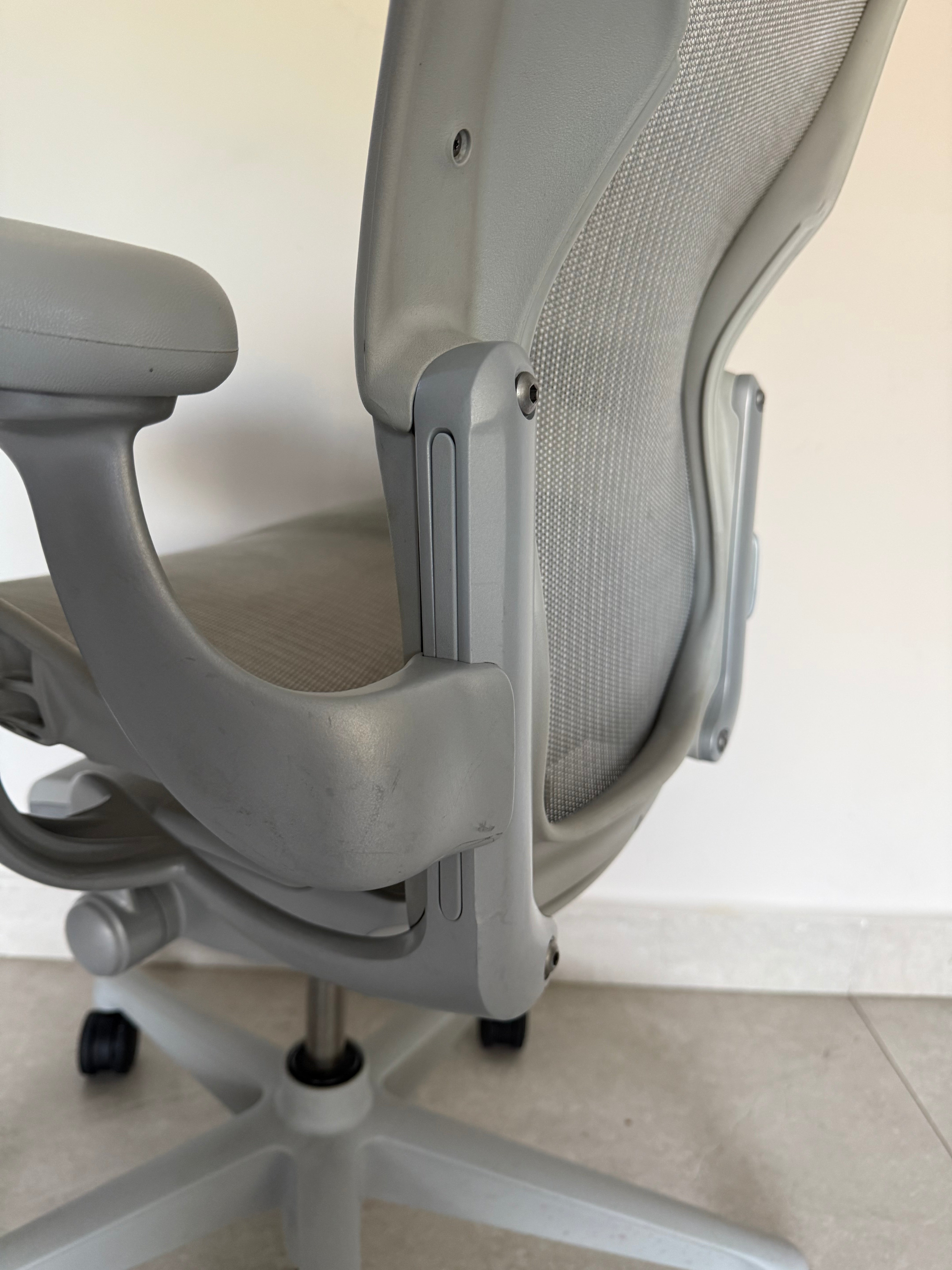 Silla Aeron Mineral Herman Miller - Preowned