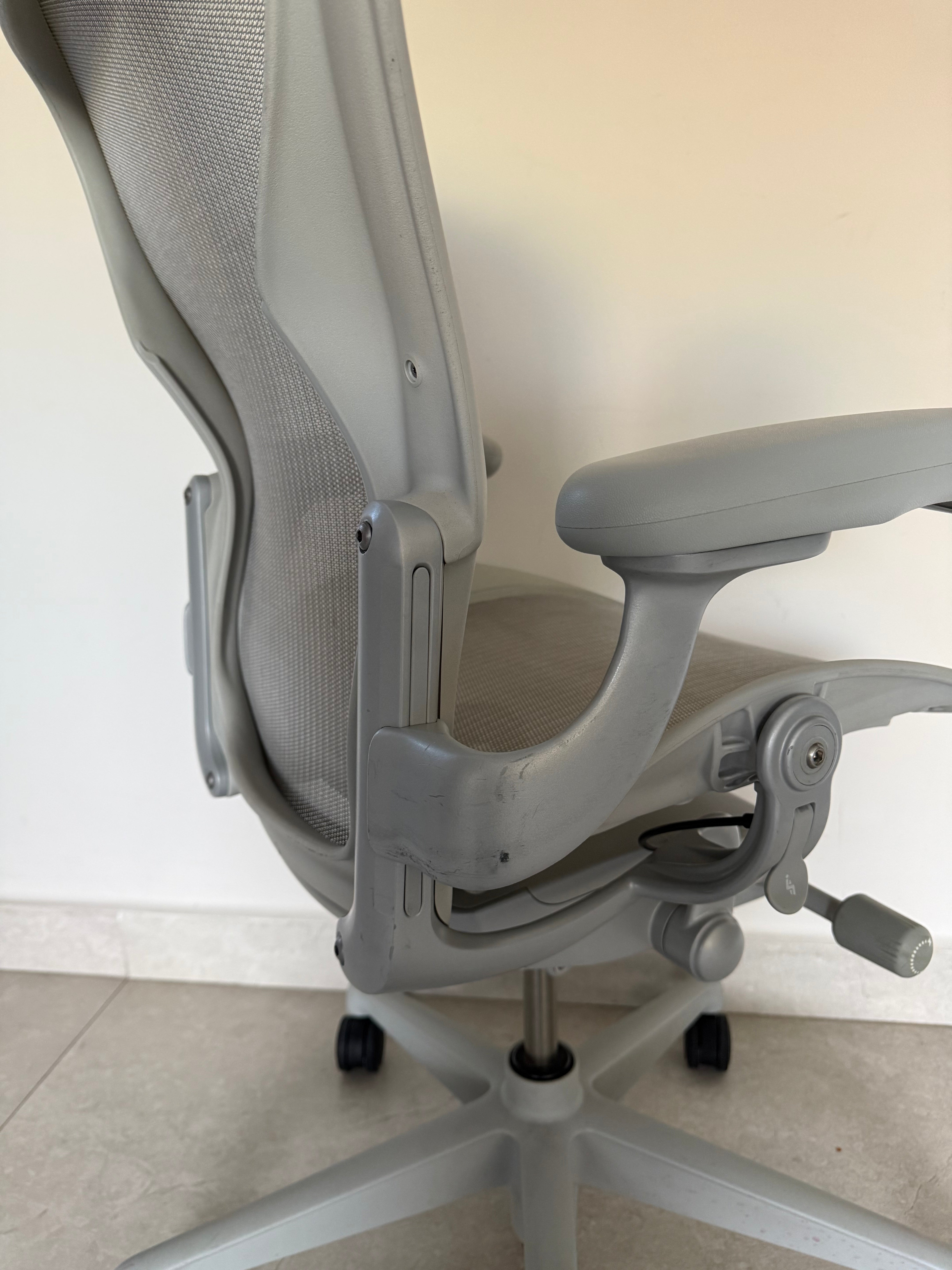 Silla Aeron Mineral Herman Miller - Preowned