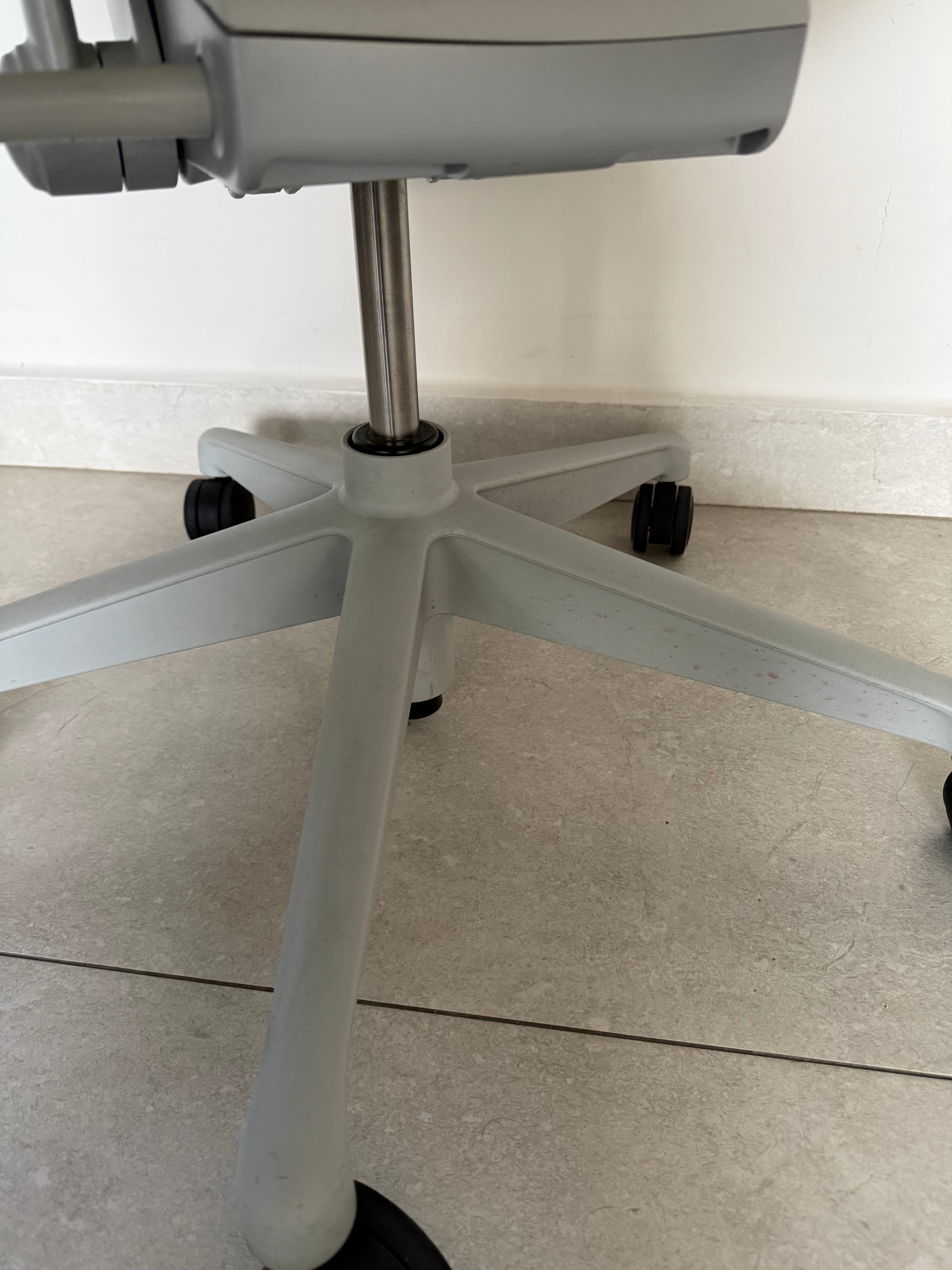 Silla Aeron Mineral Herman Miller - Preowned