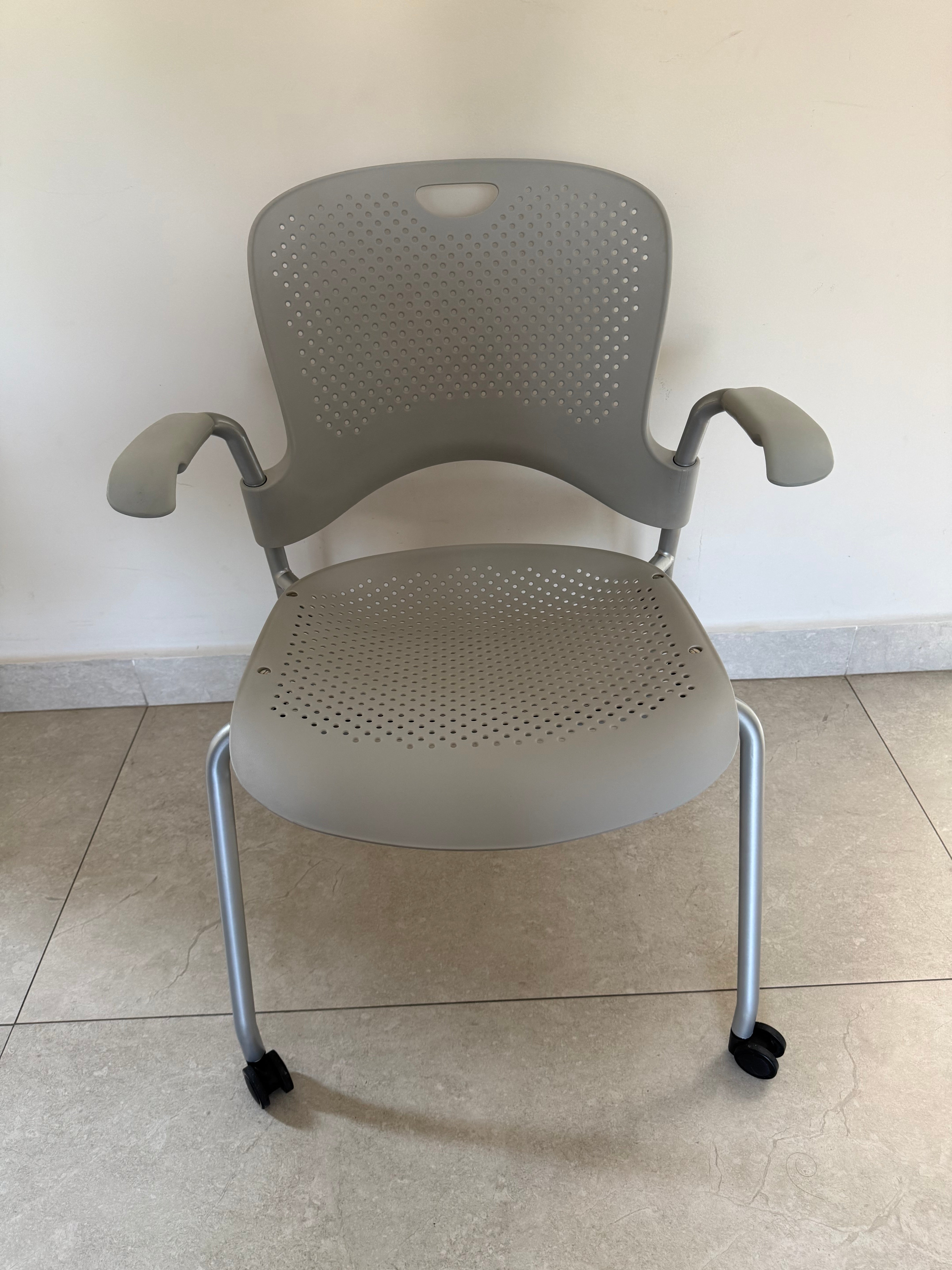 Silla Caper Gris Herman Miller de Exhibición