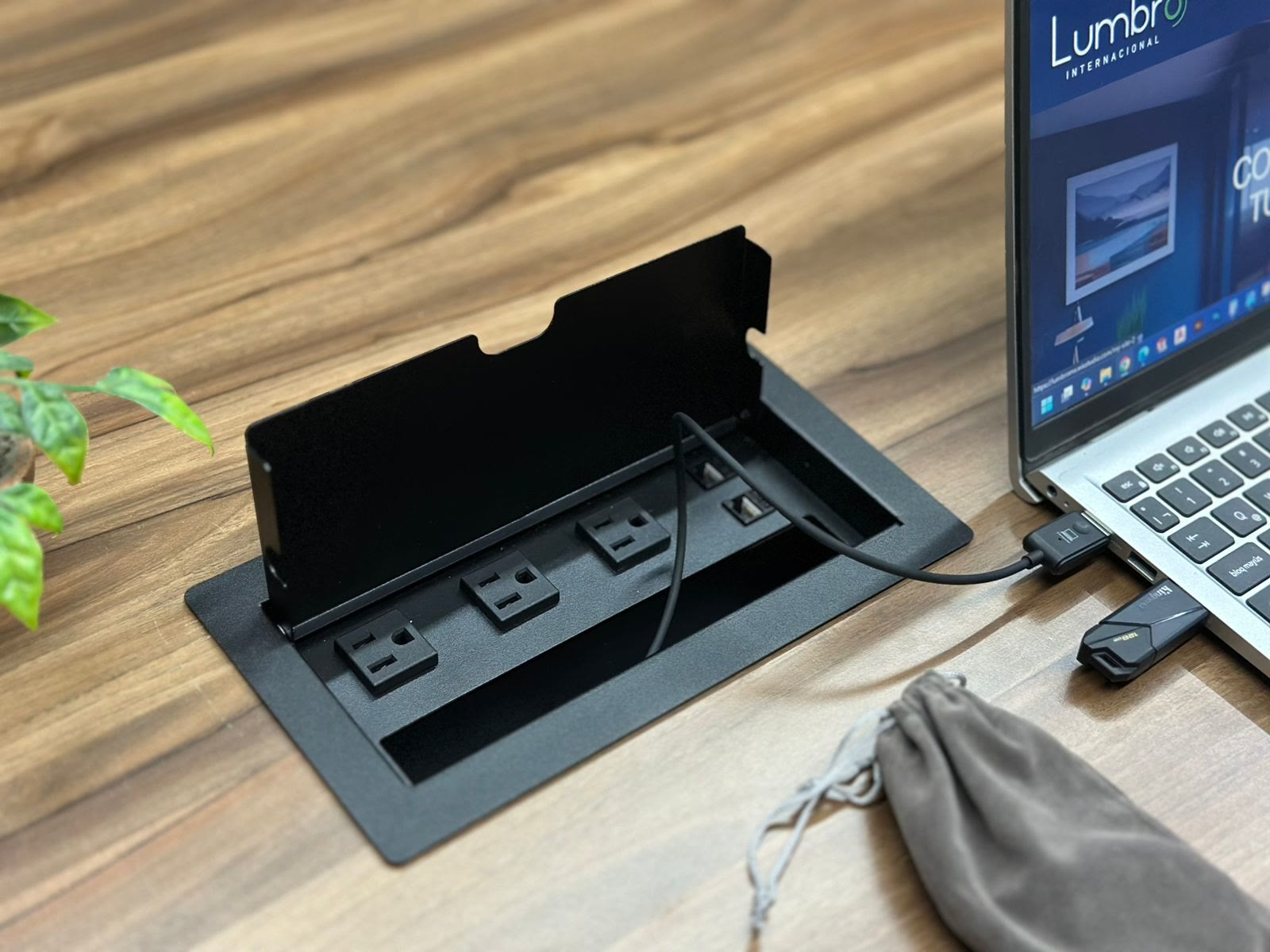 Multicontacto Barcelona Box con HDMI Inalámbrico — LUMBRO