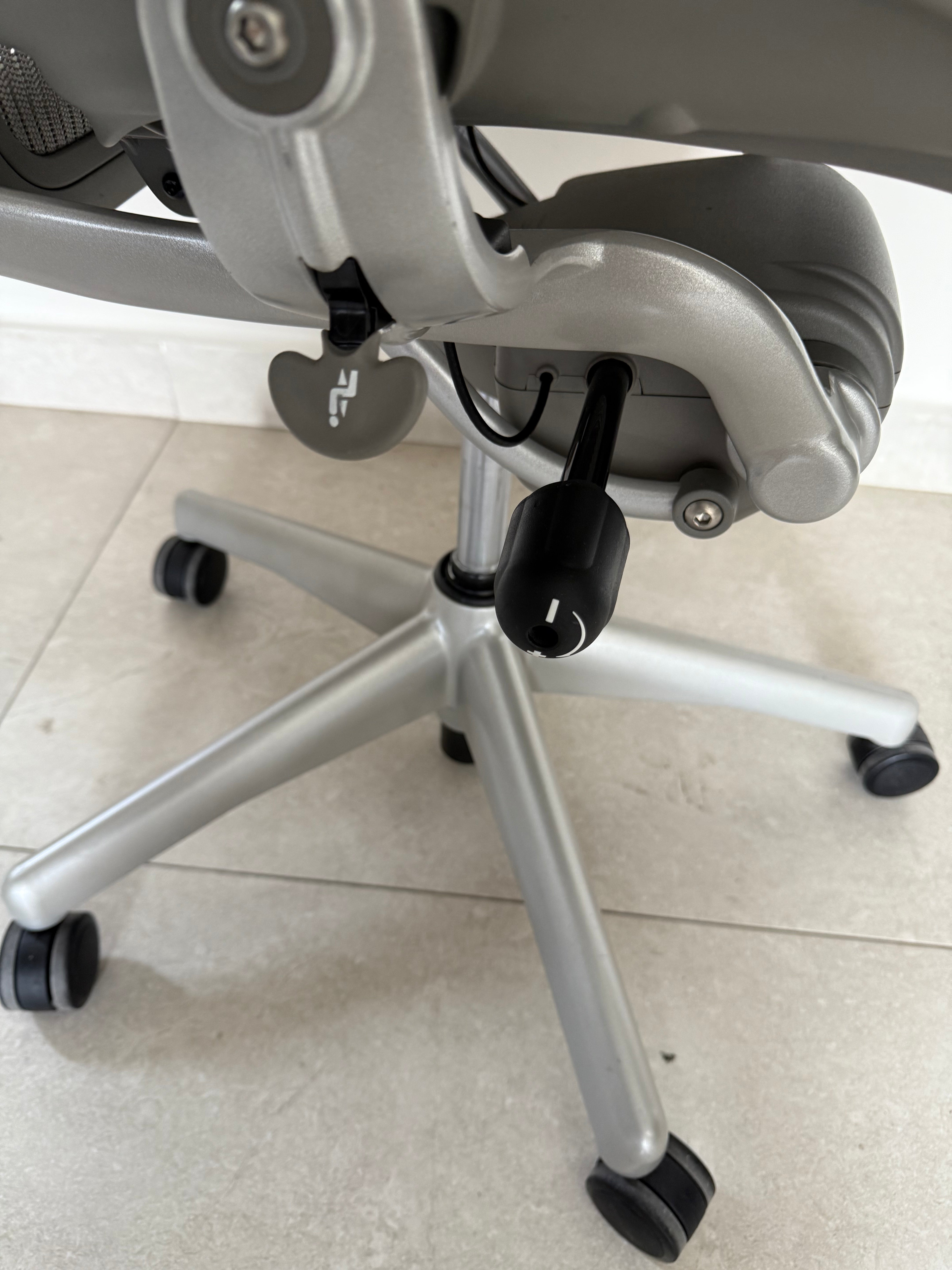 Aeron Classic Gris de ergonomik con soporte lumbar