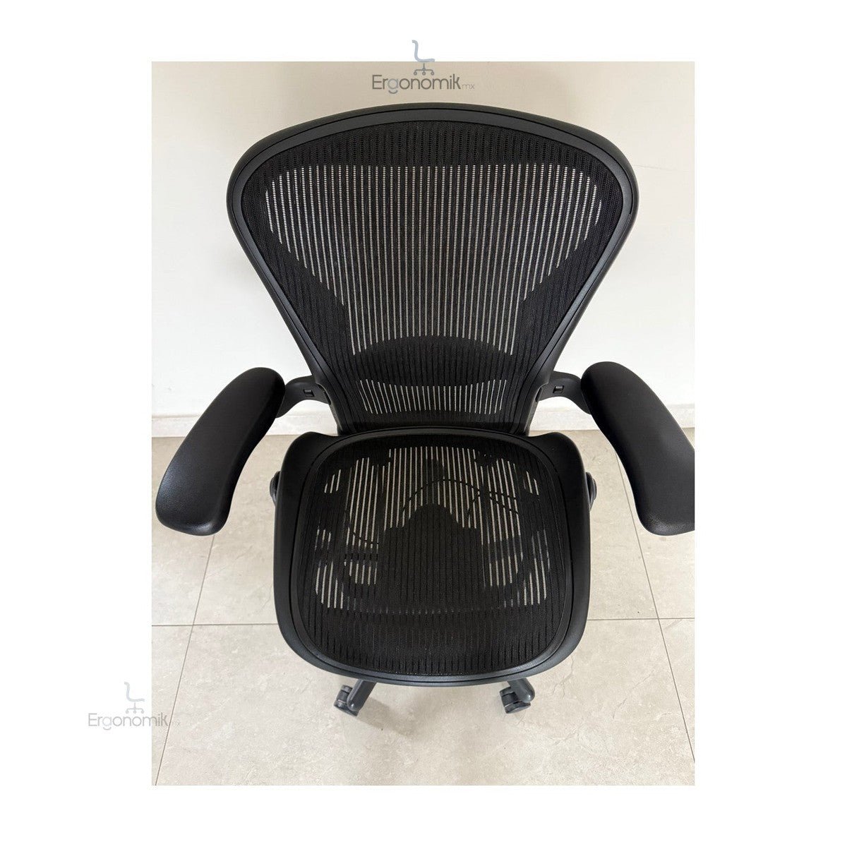 Aeron Classic talla B Equipada Brazos ajustables y Soporte lumbar - Ergonomik Herman Miller