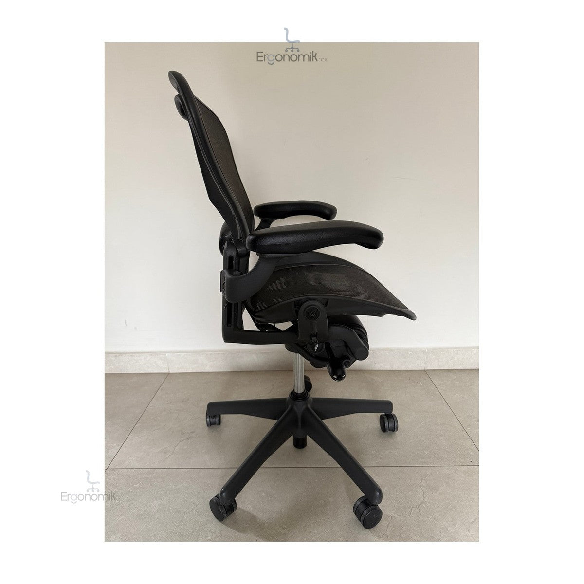 Aeron Classic talla B Equipada Brazos ajustables y Soporte lumbar - Ergonomik Herman Miller