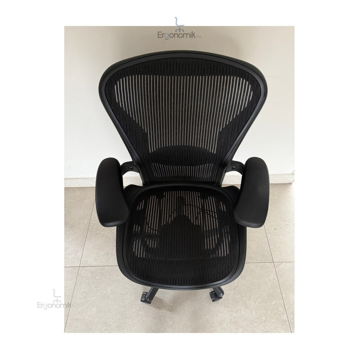 Aeron Classic talla B Equipada Brazos ajustables y Soporte lumbar - Ergonomik Herman Miller