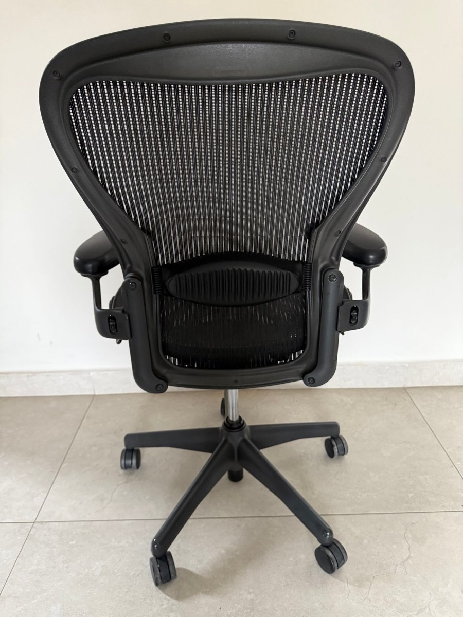 Aeron Classic talla C Equipada Brazos ajustables y Soporte lumbar - Ergonomik Herman Miller