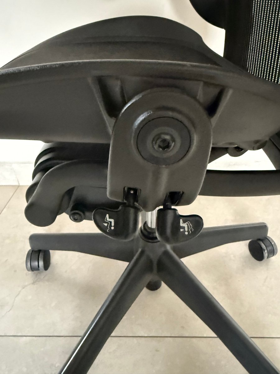 Aeron Classic talla C Equipada Brazos ajustables y Soporte lumbar - Ergonomik Herman Miller