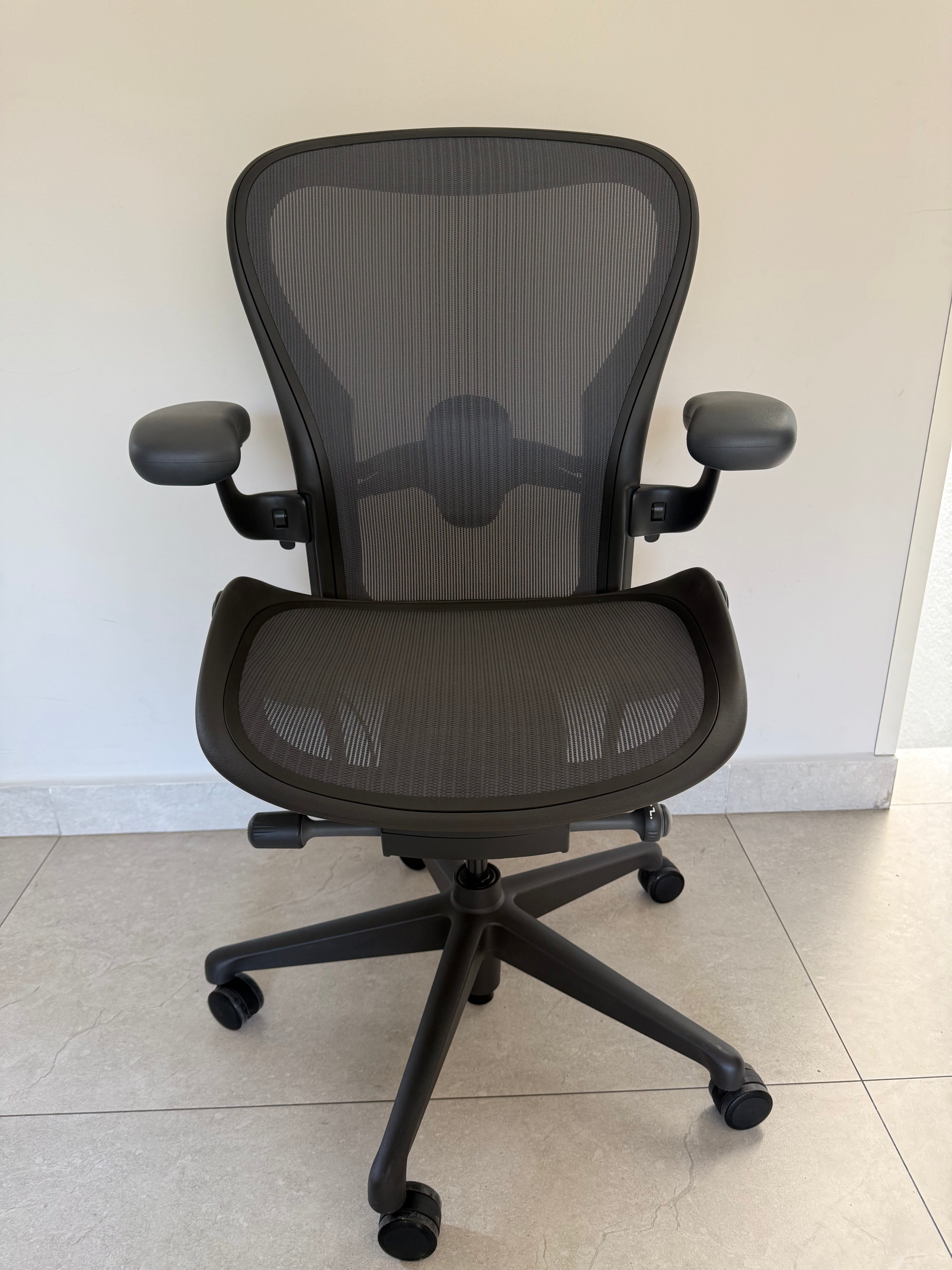 Aeron Herman Miller Grafito Remastered Talla C preowned