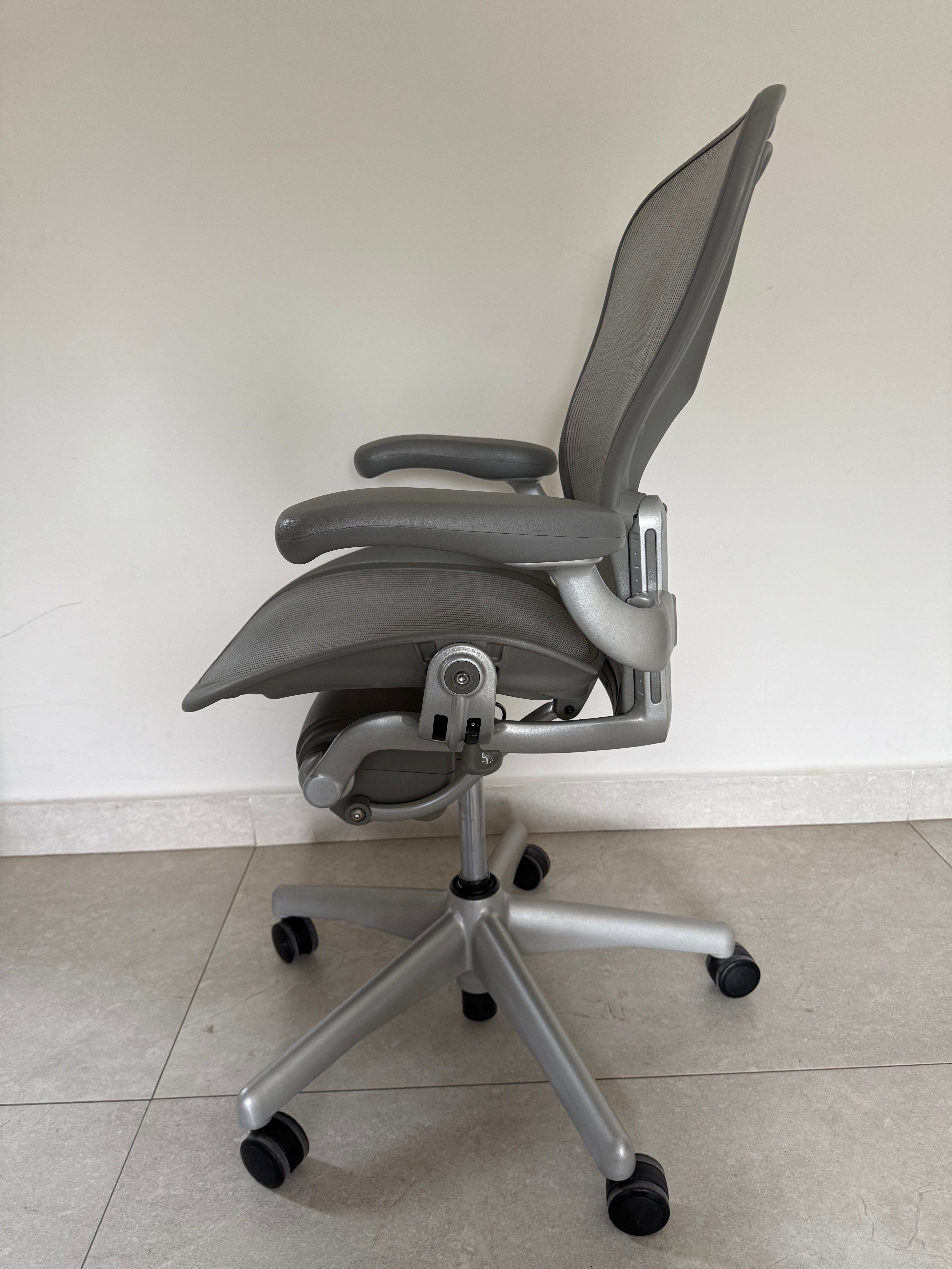 Aeron Gris preowned con diseño clásico y durable