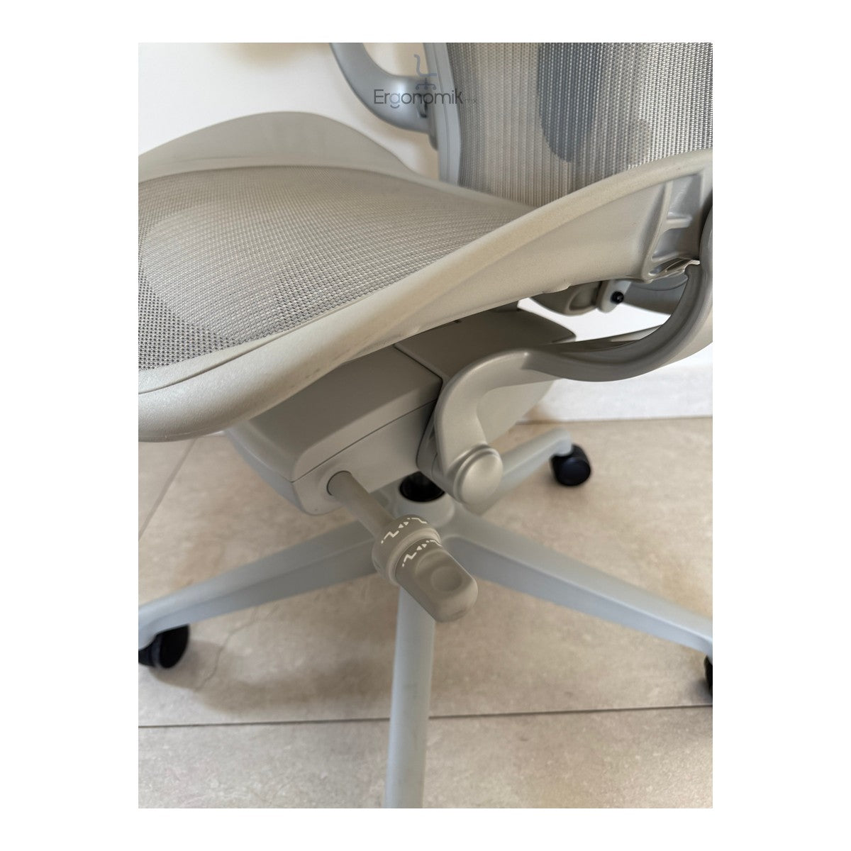 Aeron Herman Miller B Mineral Equipada - Preowned | Muebles ergonómicos en México | Ergonomik