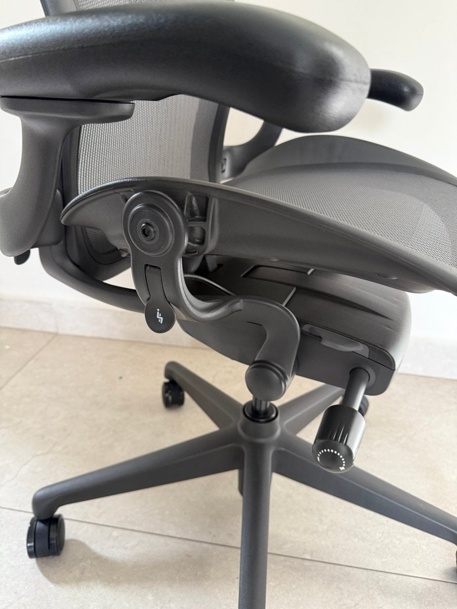 Aeron Remastered Grafito talla B Exhibición - Ergonomik silla ergonomica Herman Miller