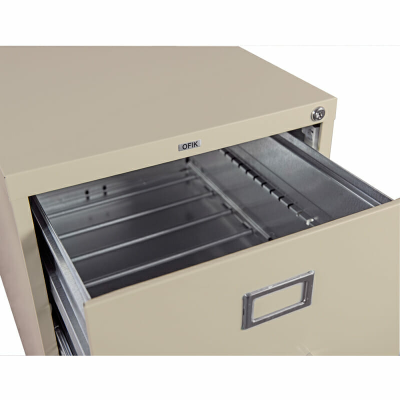 Detalle de las gavetas abiertas con espacio para archivos