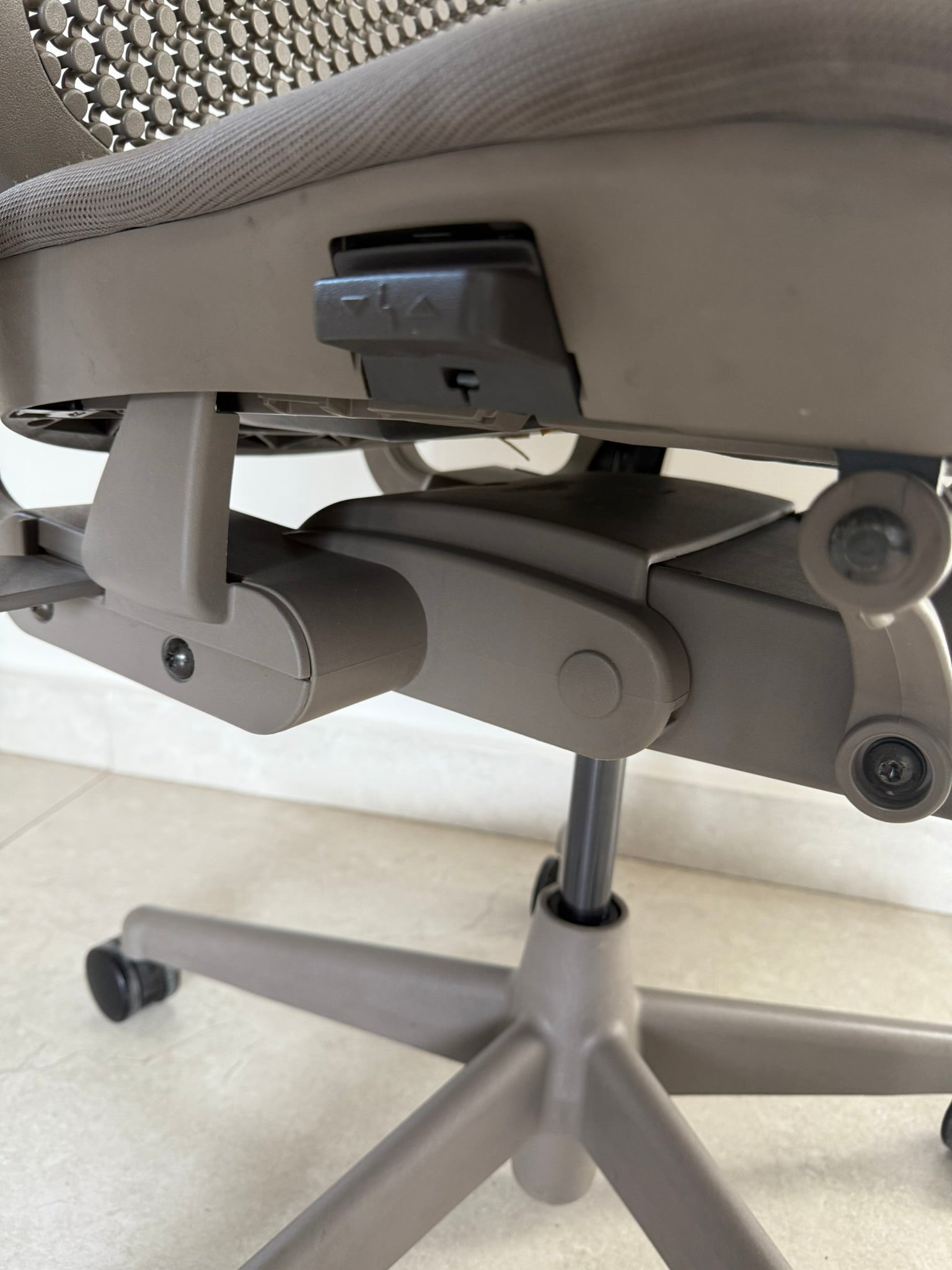 Base y ruedas de la silla Herman Miller