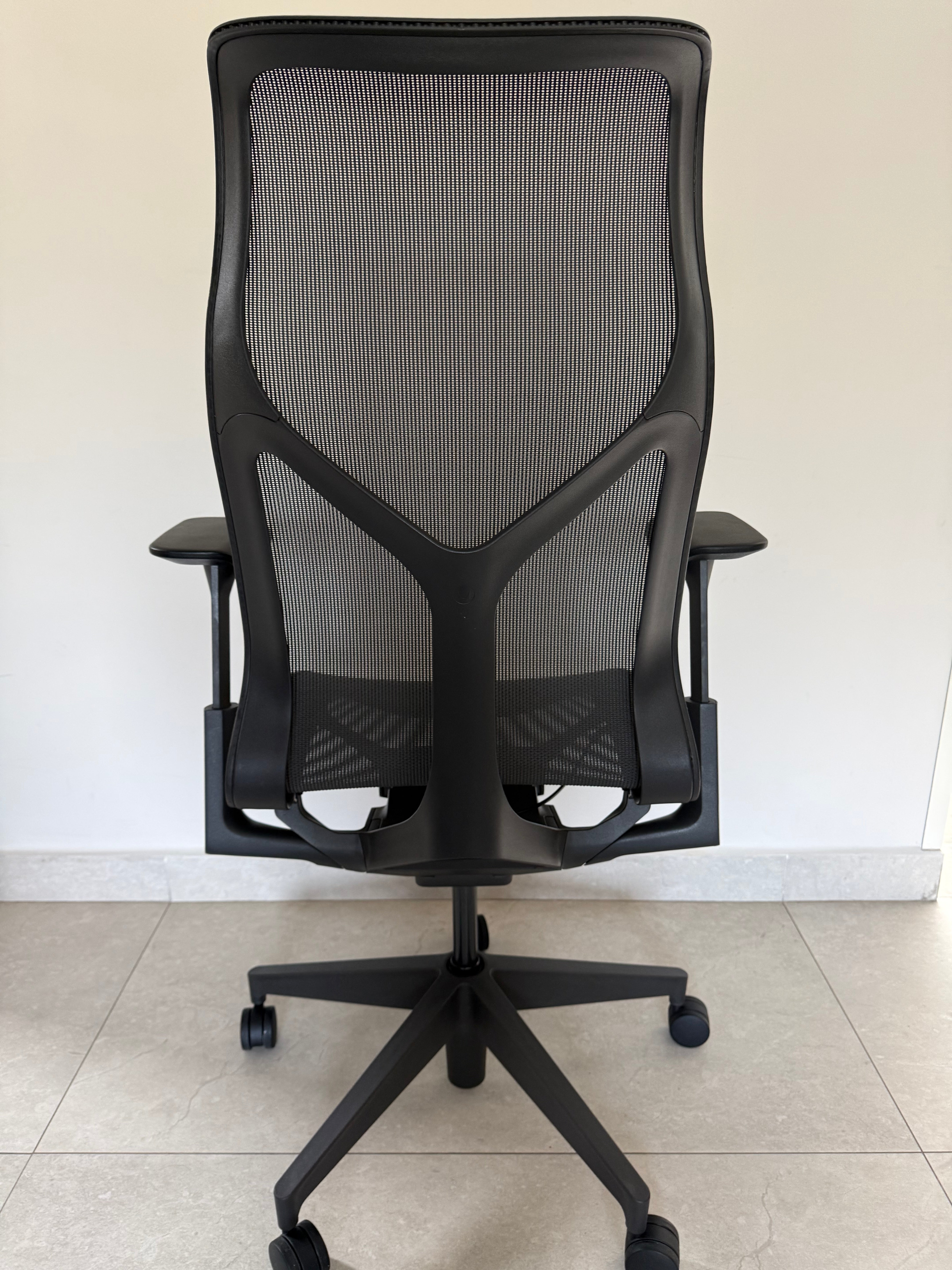 Vista lateral de la Silla Cosm Alta ergonómica