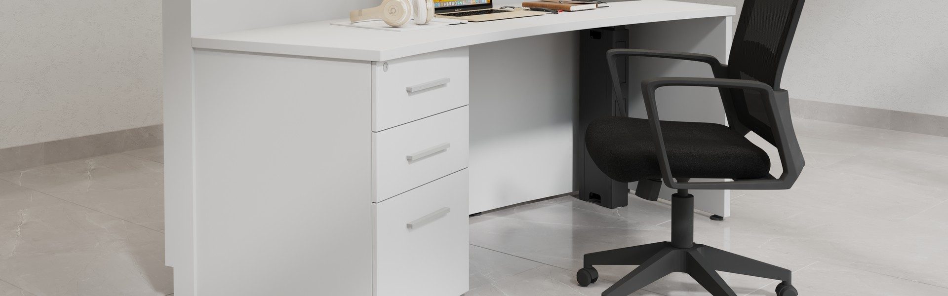 Escritorio de recepción blanco con silla operativa negra de Office Class
