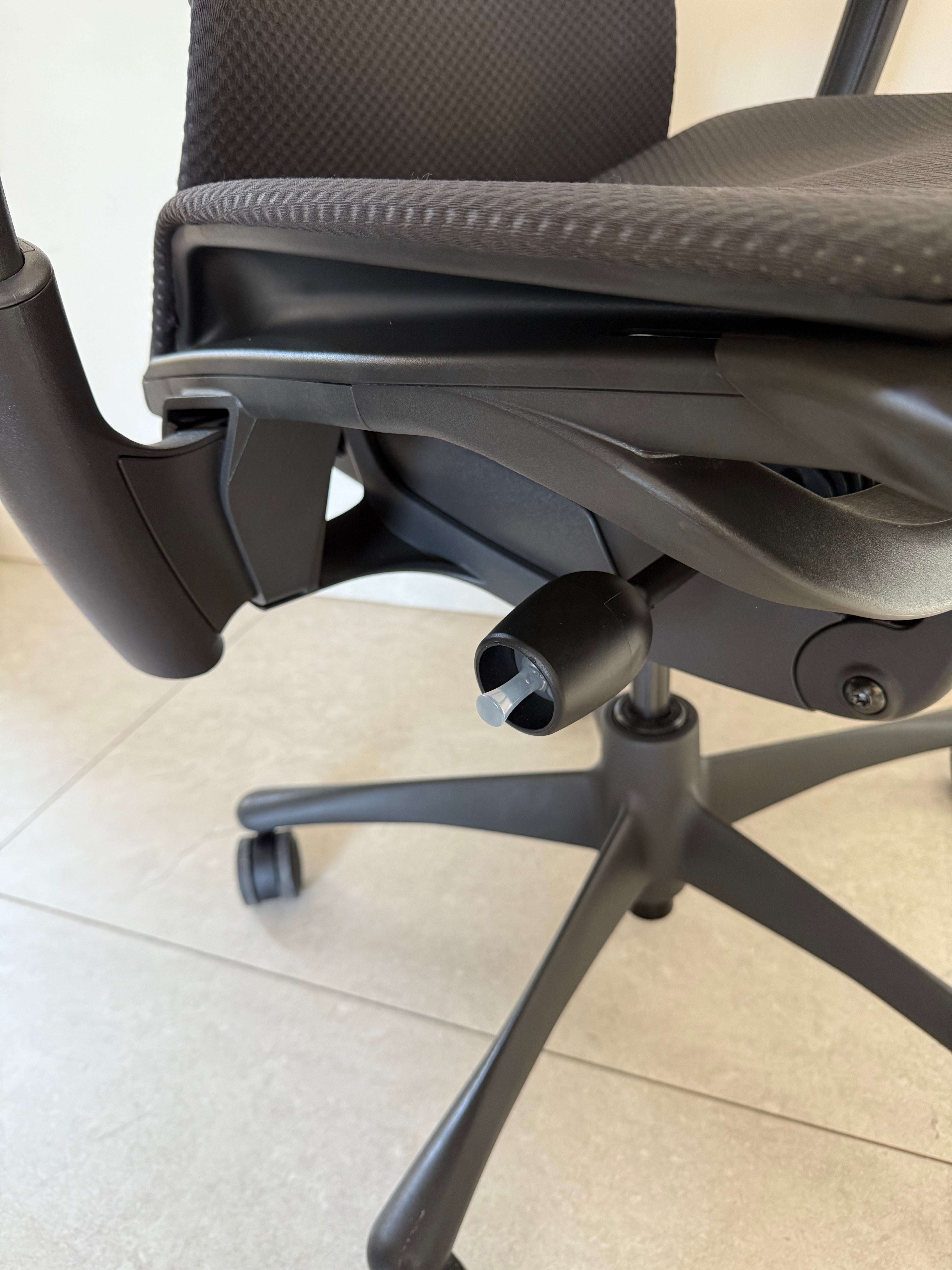 Detalle de los apoyabrazos ajustables