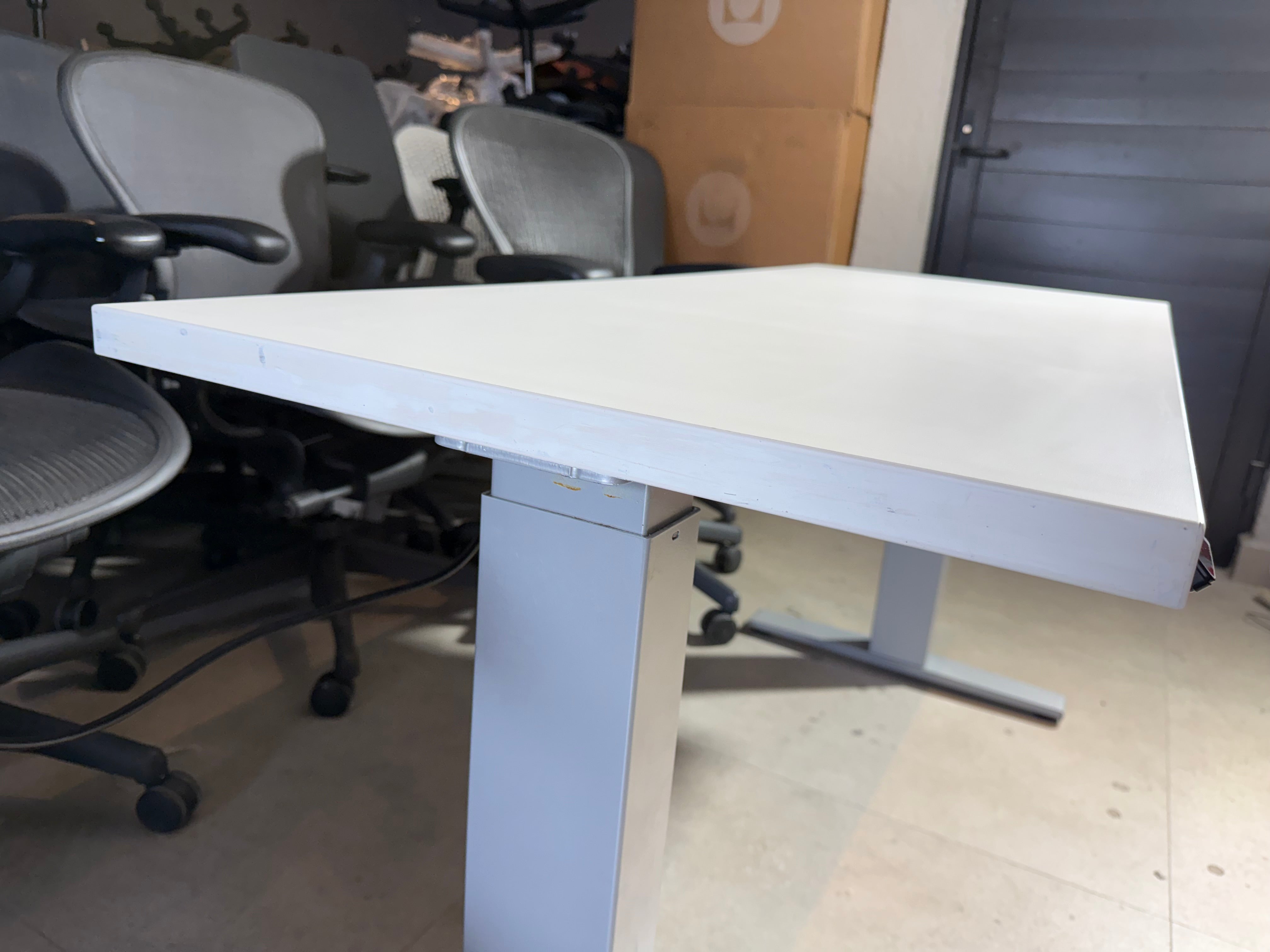 Escritorio Herman Miller estructura resistente