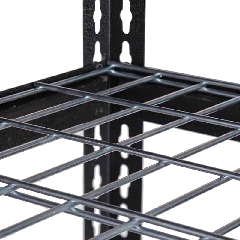 Detalle de las repisas de rejilla del estante