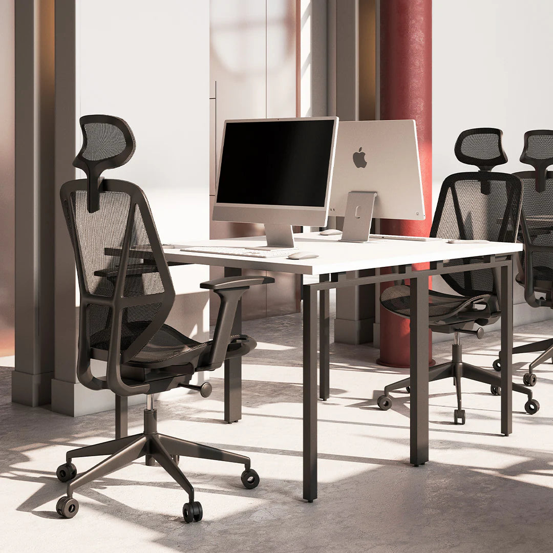 Silla Glove en entorno de oficina moderna