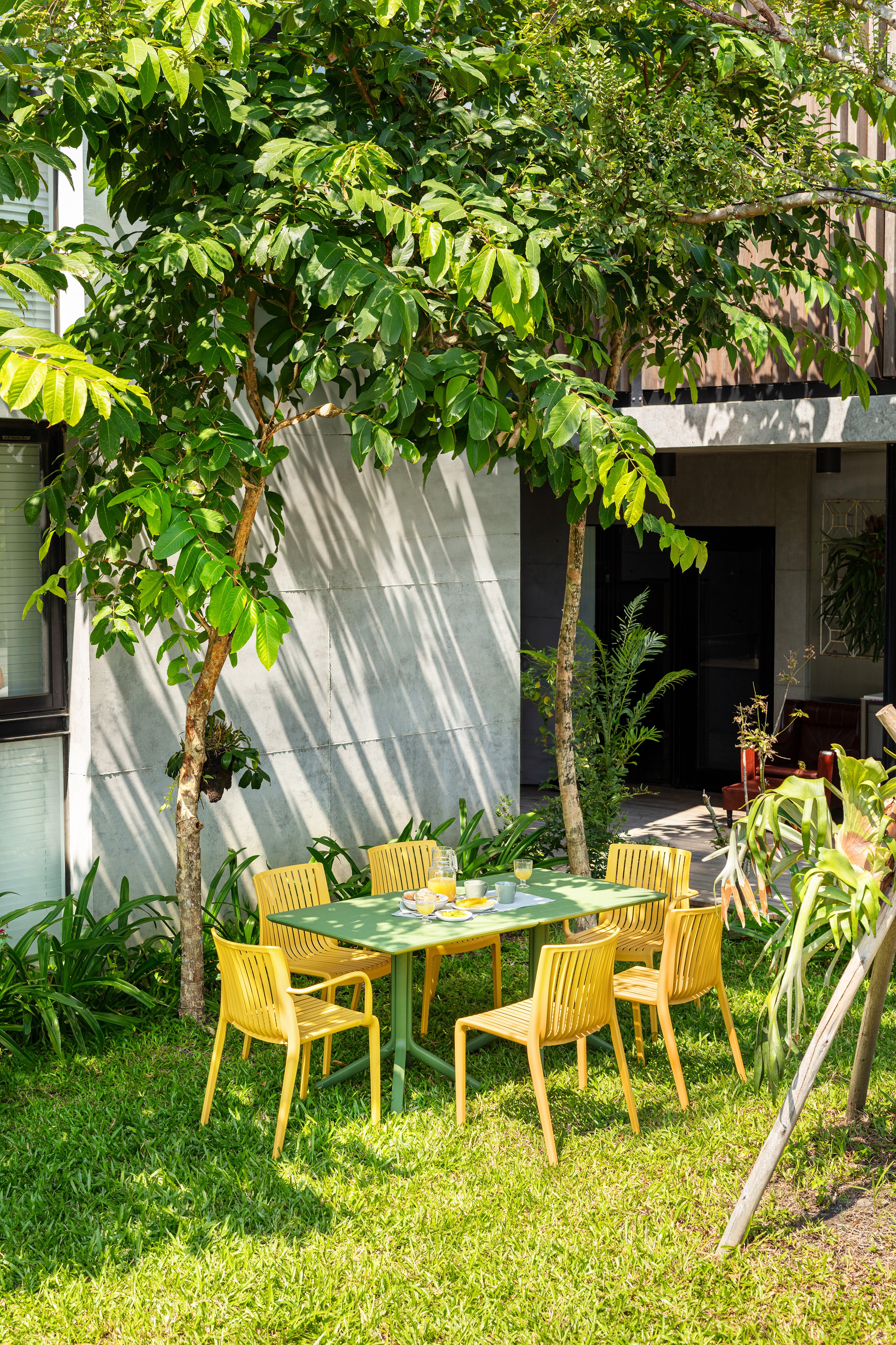 Mesa Venice resistente y duradera