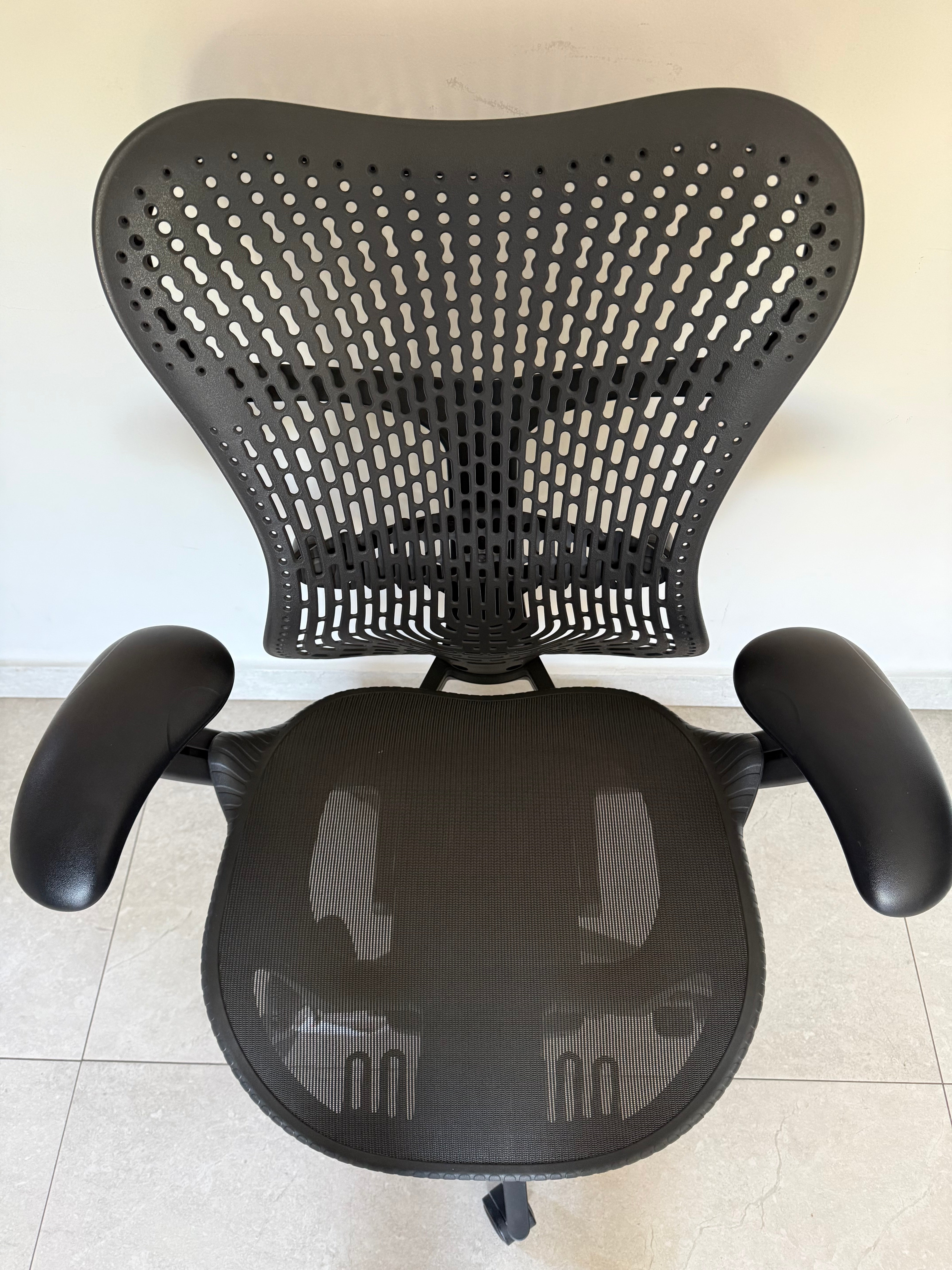 Silla en entorno profesional de oficina