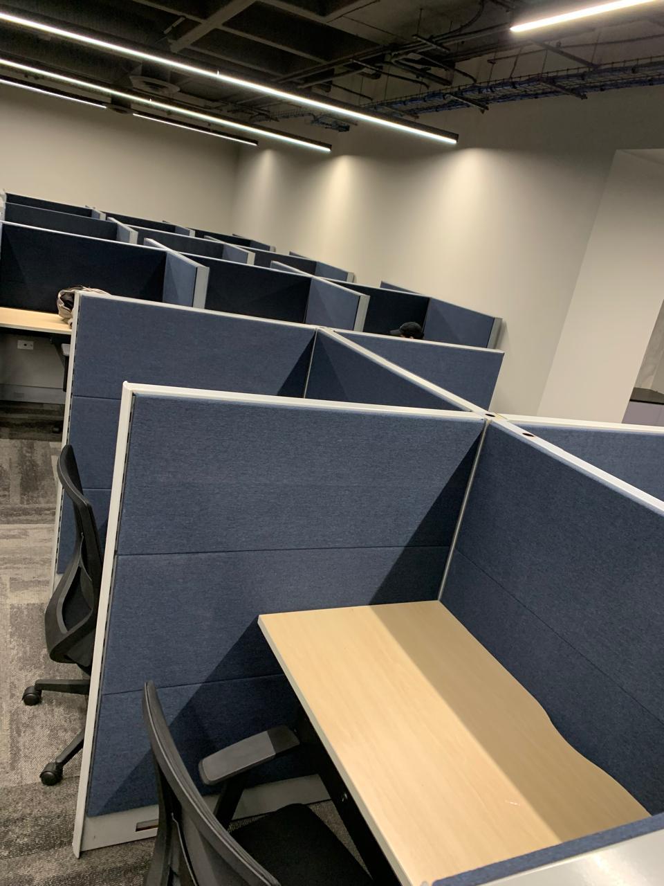 Módulos de trabajo modernos para oficina