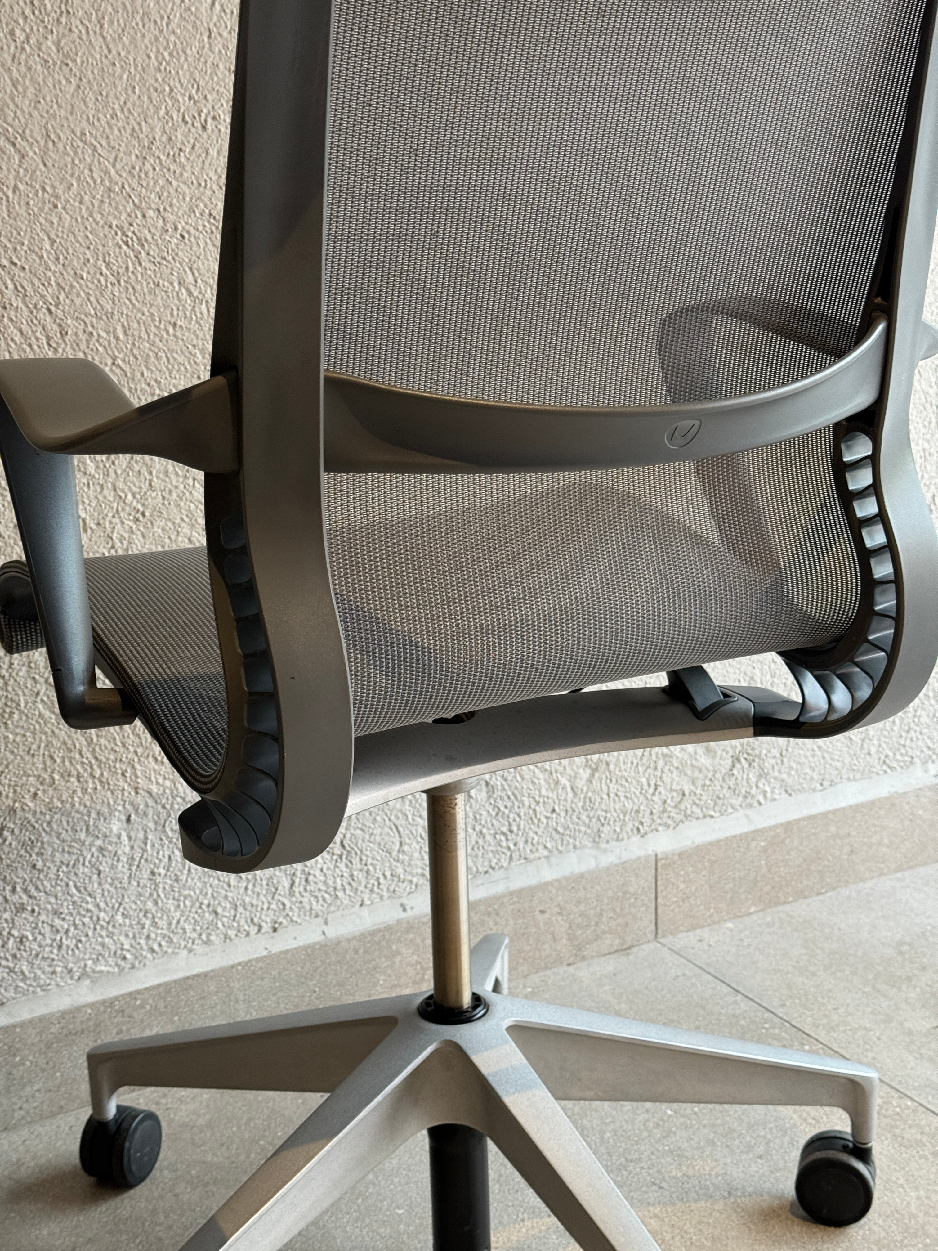 Silla integrándose en sala de reuniones